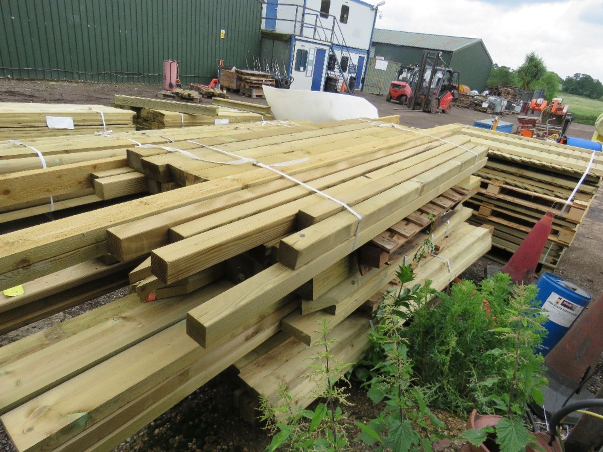 3 X PALLETS OF MIXED TIMBER POSTS AND TIMBERS, 2 - 3.6METRES APPROX - Image 4 of 5