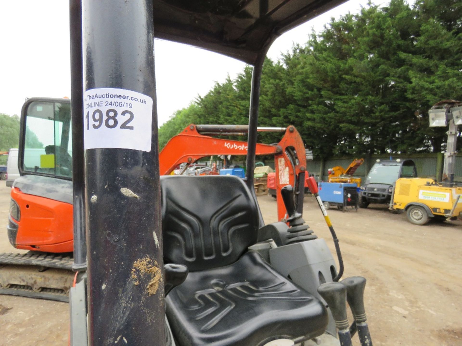 KUBOTA KX015-4 1.5TONNE MINI DIGGER, YEAR 2015 BUILD. SUPPLIED WITH 3 X BUCKETS AS SHOWN, QUICK - Image 5 of 12