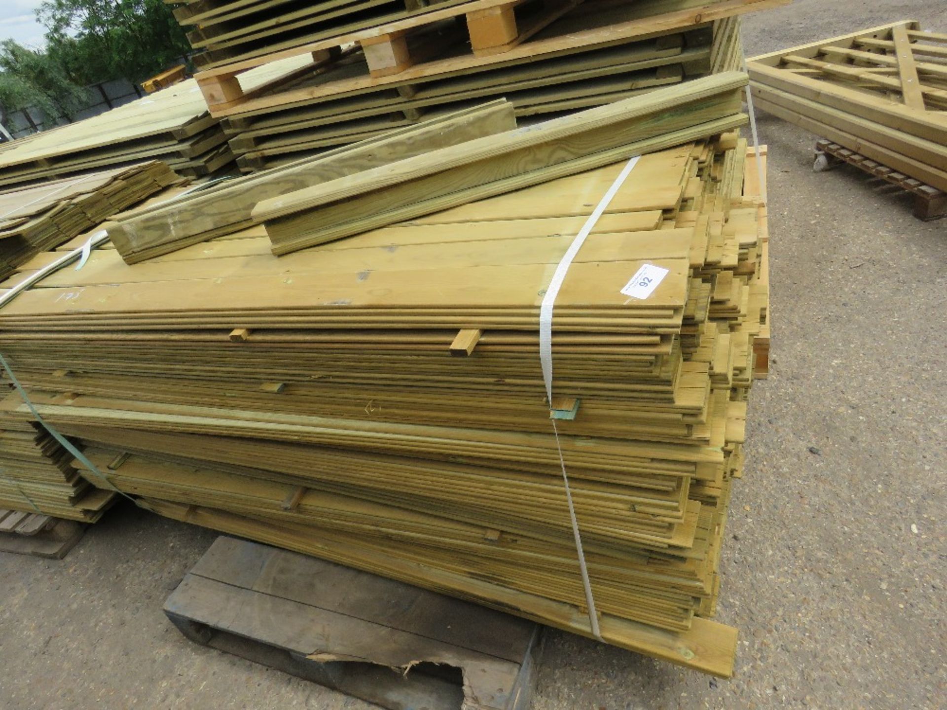 LARGE PACK OF MACHINED TIMBER FENCE CLADDING SLATS 1.75METRE LENGTH - Image 2 of 3