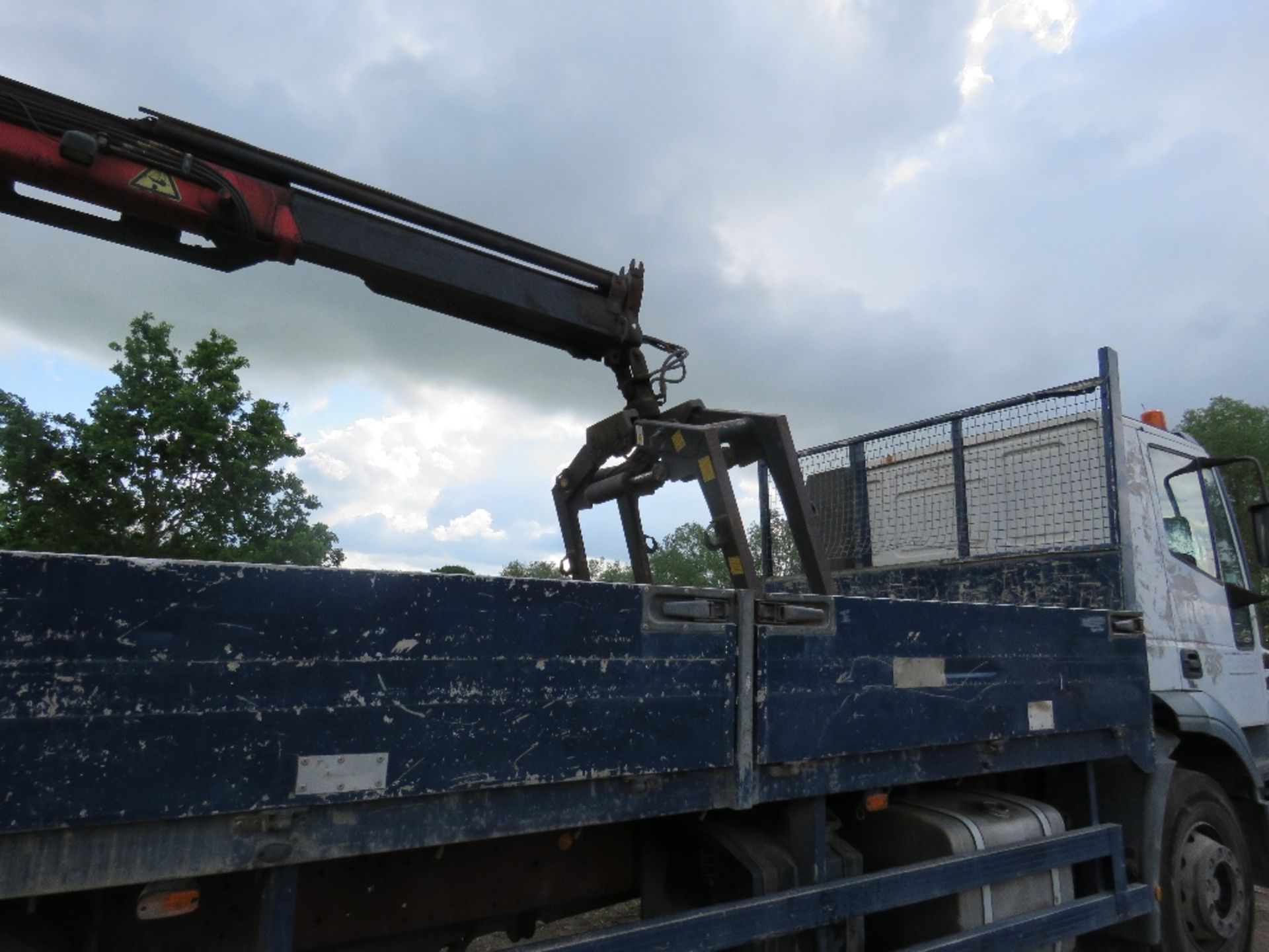 IVECO 6X2 DROP SIDE 26TONNE LORRY REG: AE54 AZP WITH REAR PALFINGER PK1200 CRANE AND BLOCK GRAB, - Image 8 of 14