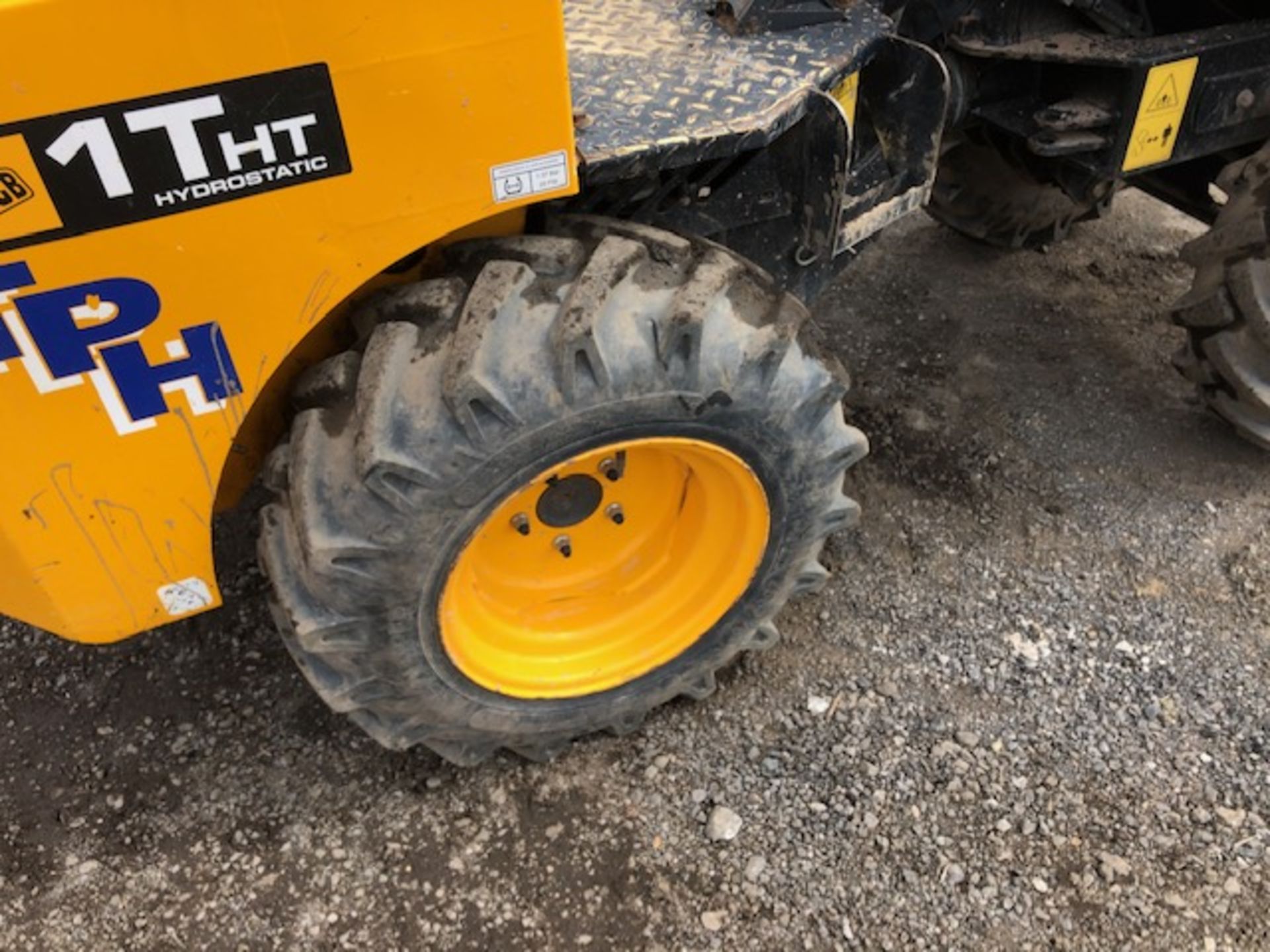 2015 JCB 1THT DUMPER SN: SLBDPPKJEFFRA2567, RECORDED HOURS: 689 WHEN TESTED WAS SEEN TO DRIVE, - Image 4 of 6