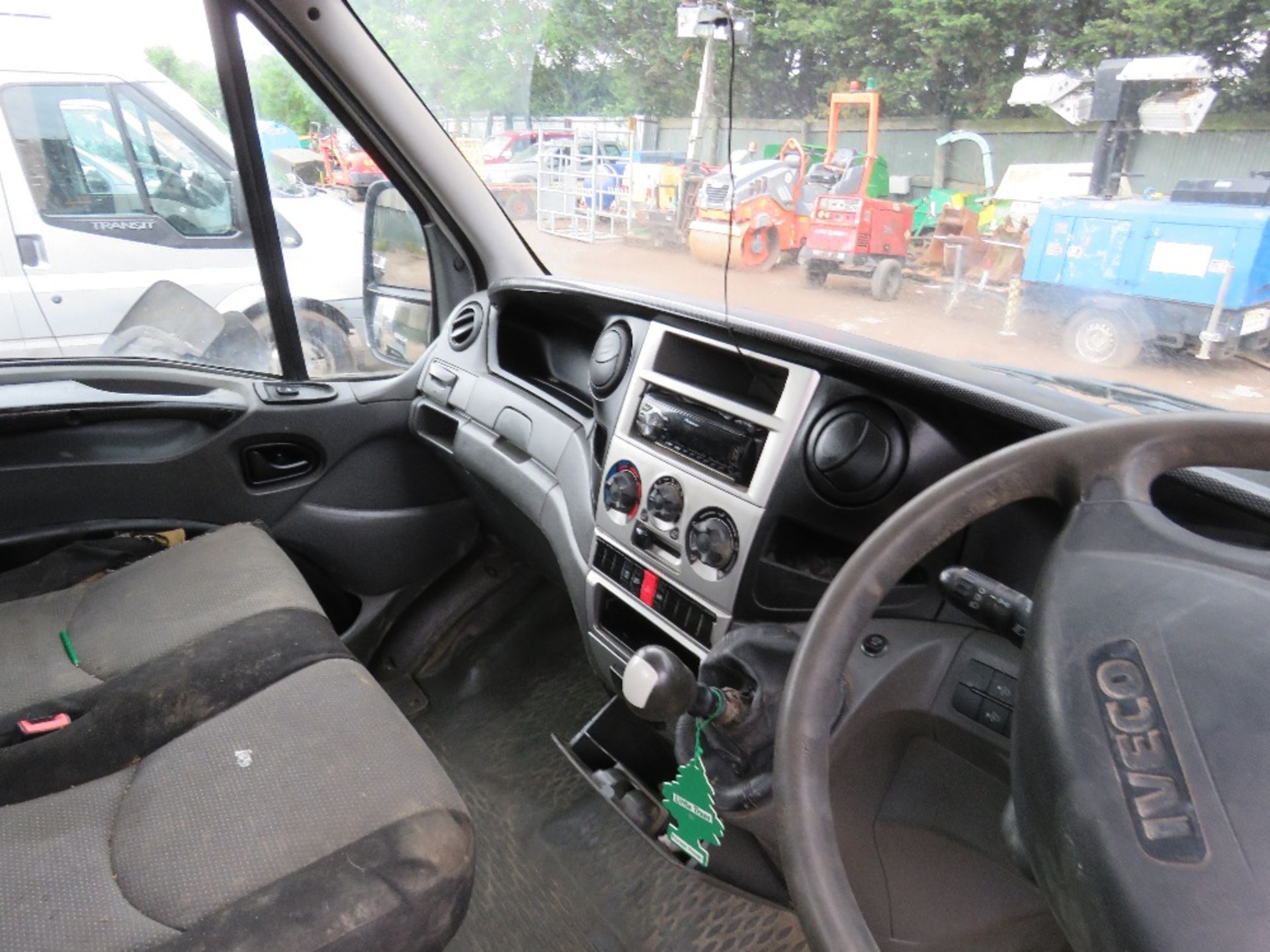 IVECO 35C11 TIPPER TRUCK. REG:GN10 LTZ, LONG TEST, KEY HAS BEEN PREVIOUSLY BROKEN BUT FUNCTIONAL. - Image 4 of 11