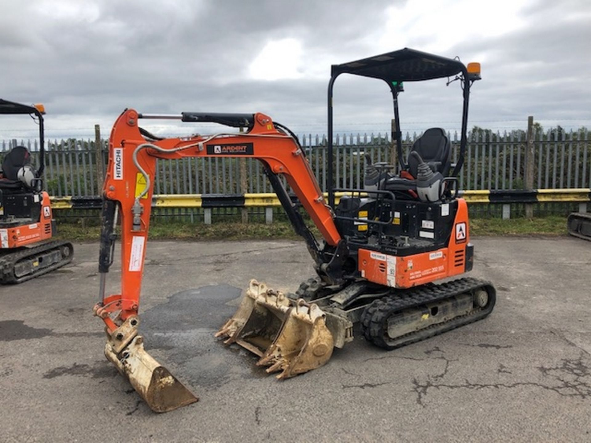 2017 HITACHI ZX19U-5A MINI DIGGER, PIPED, Q/H BLADE, OFFSET BOOM, RUBBER TRACKS, COMPLETE WITH 4