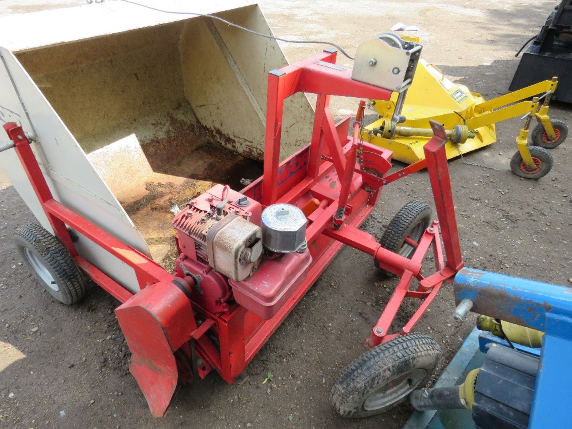 BOMFORD TOWED PETROL ENGINED BRUSH COLLECTOR C/W BRIGGS AND STRATTON ENGINE