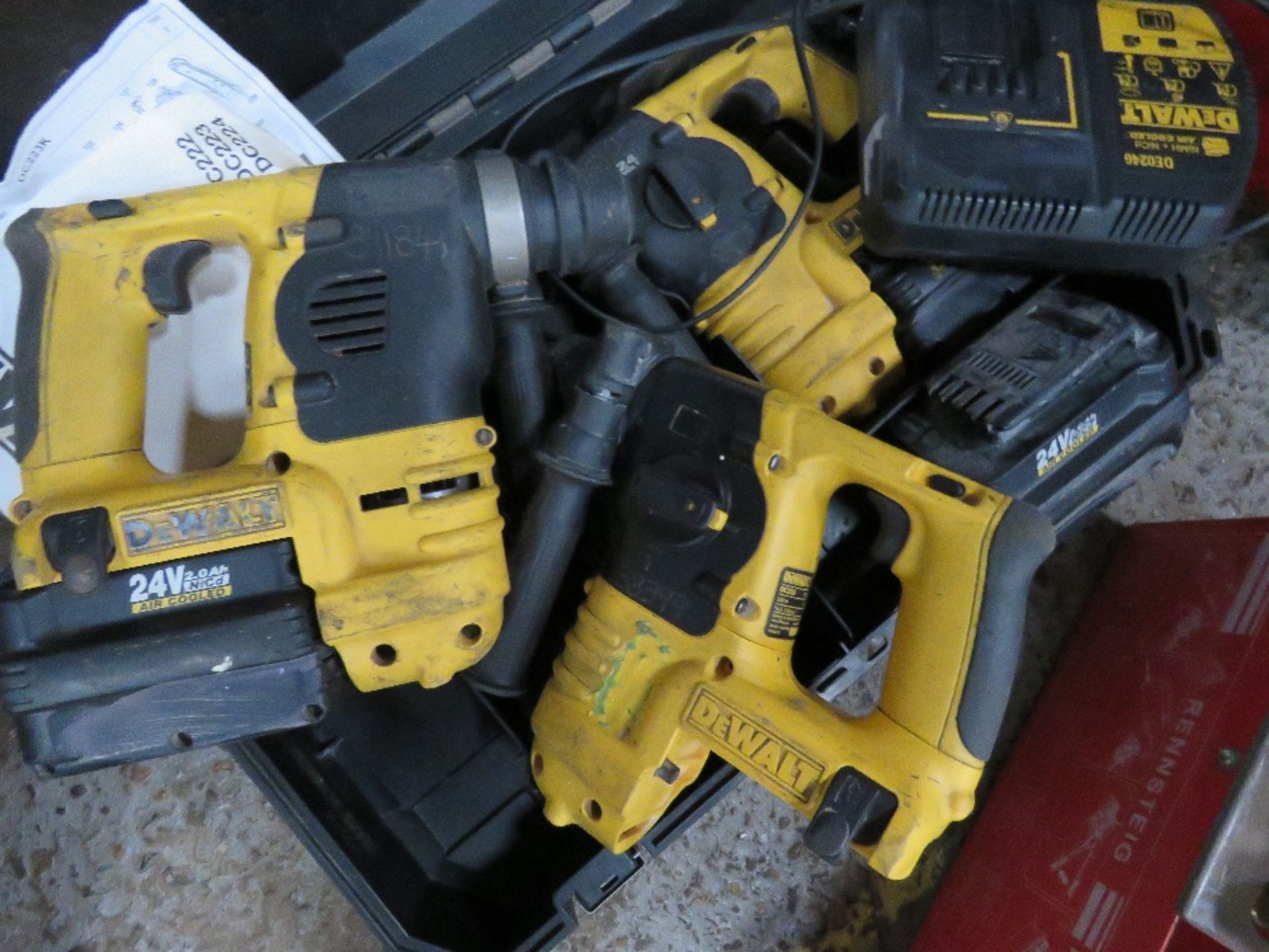 BOX OF DEWALT 24VOLT BATTERY DRILLS/SUNDRIES - Image 3 of 4