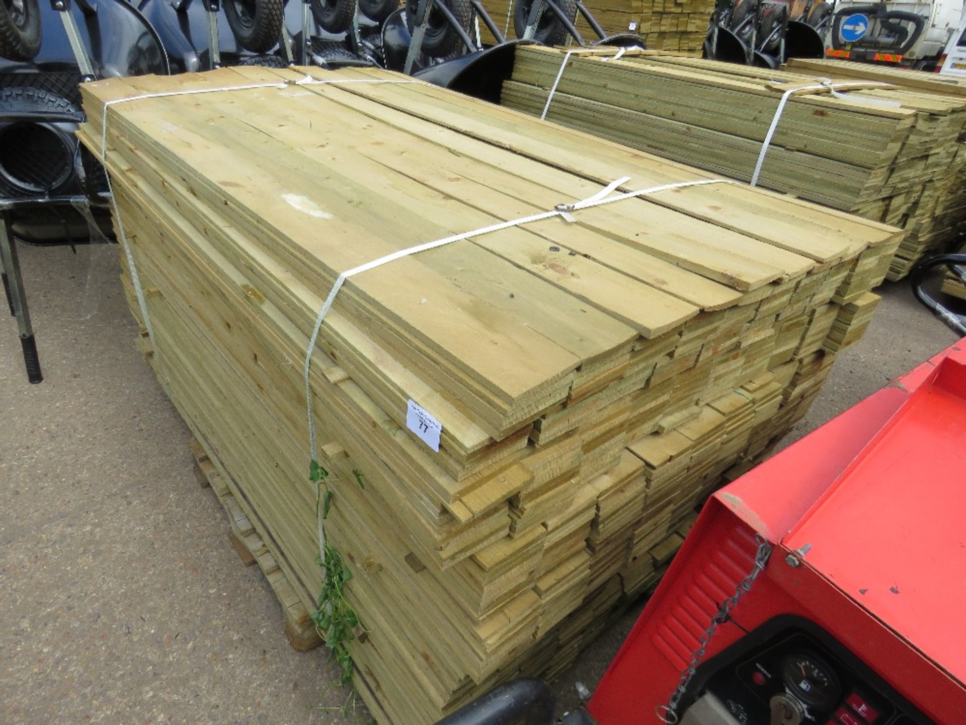 LARGE PACK OF FEATHER EDGE CLADDING TIMBER. 1.8METRE LENGTH