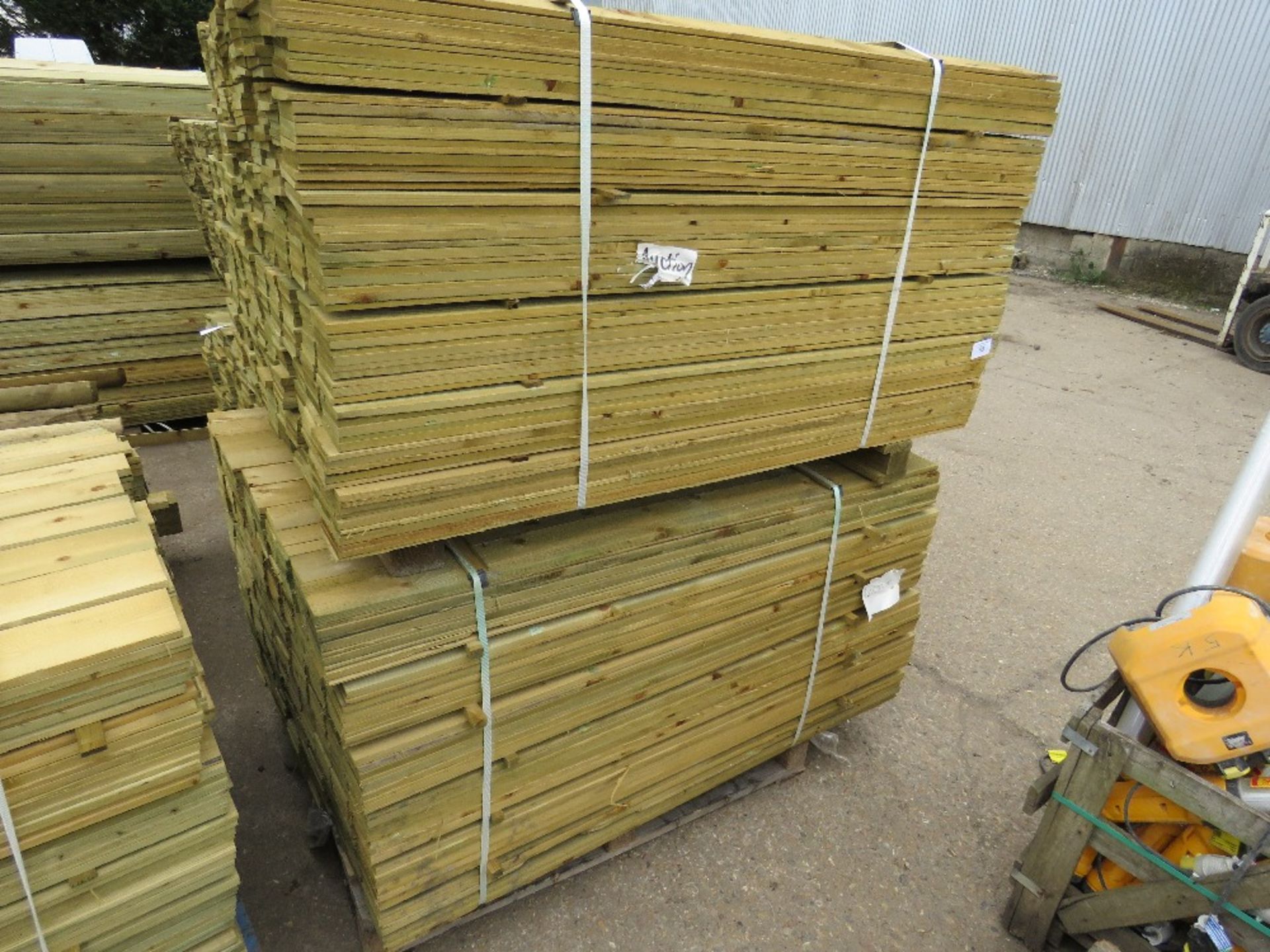 2 X PALLETS OF 1.5M LENGTH FEATHER EDGE TIMBER