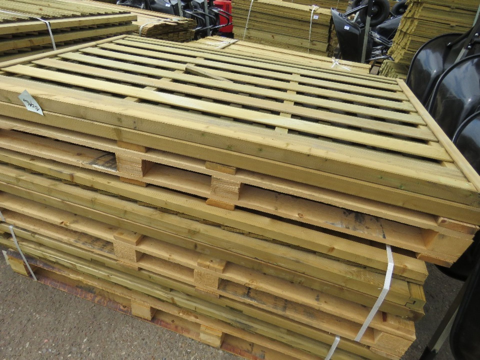 10 X ASSORTED TIMBER FENCE PANELS - Image 2 of 3