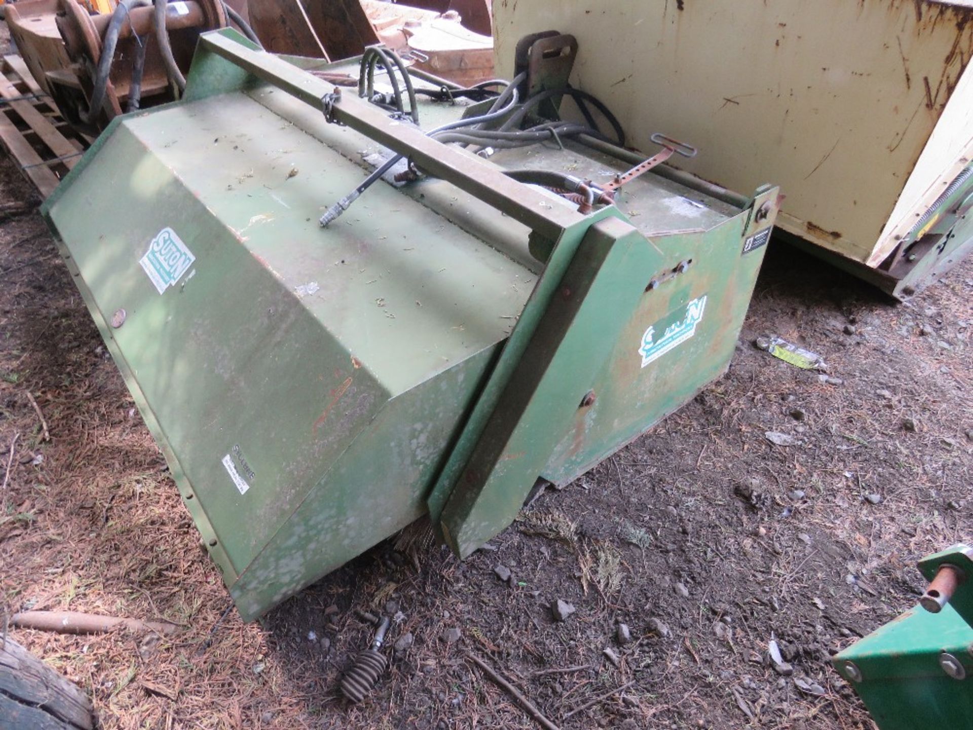 SUTON TRACTOR MOUNTED HYDRAULIC DRIVEN ROAD BRUSH - Image 3 of 5