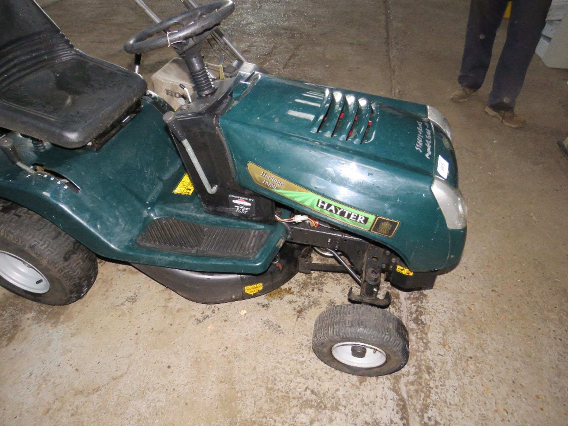 HAYTER HERITAGE RIDE ON MOWER. RUNS BUT NO DRIVE, MOWER TURNS. BATTERY LOW