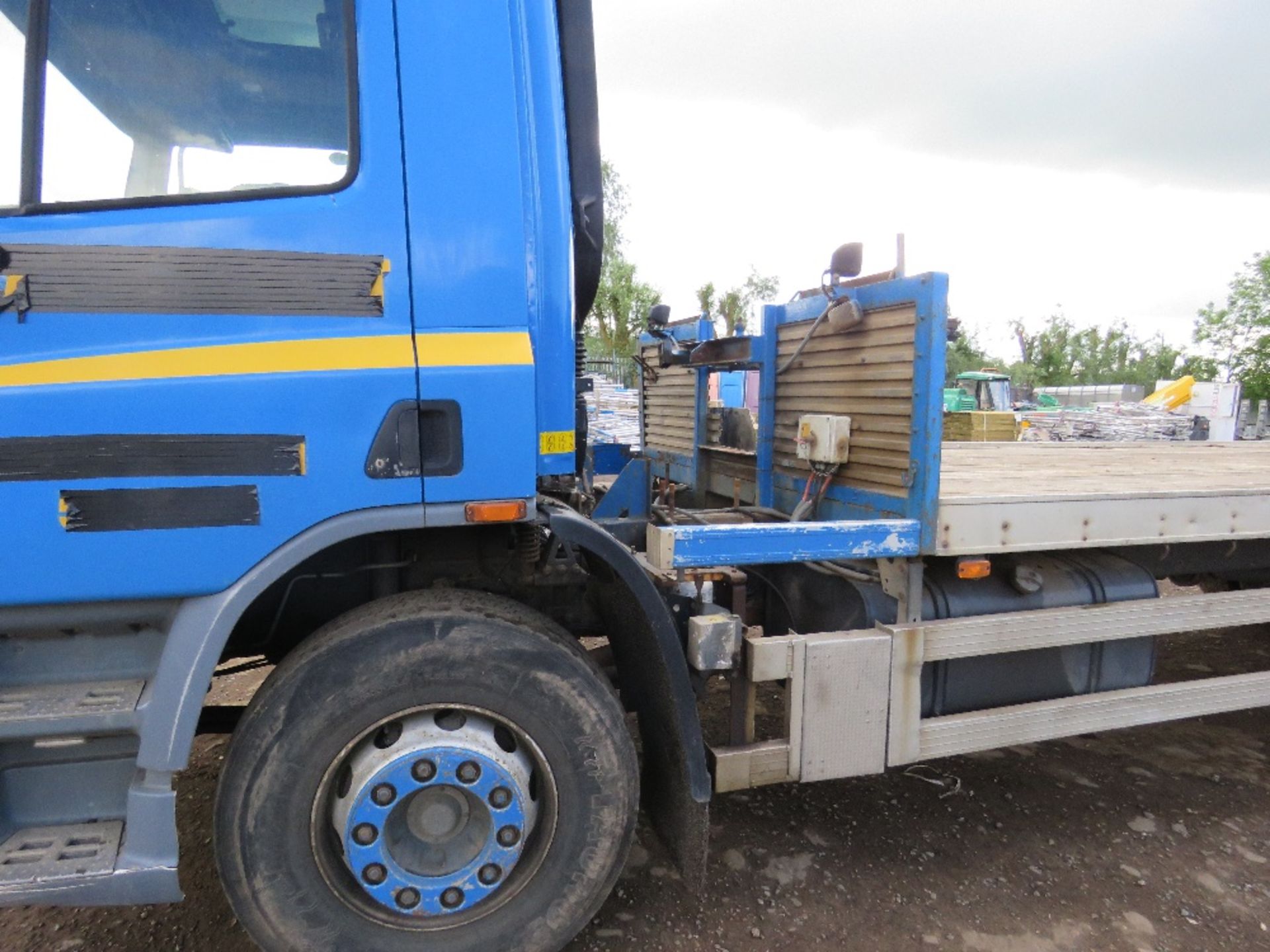 DAF CF 65.250 4x2 BEAVERTAIL PLANT LORRY REG:WA06 JJY, WITH V5 WHEN TESTED WAS SEEN TO DRIVE, - Image 4 of 15