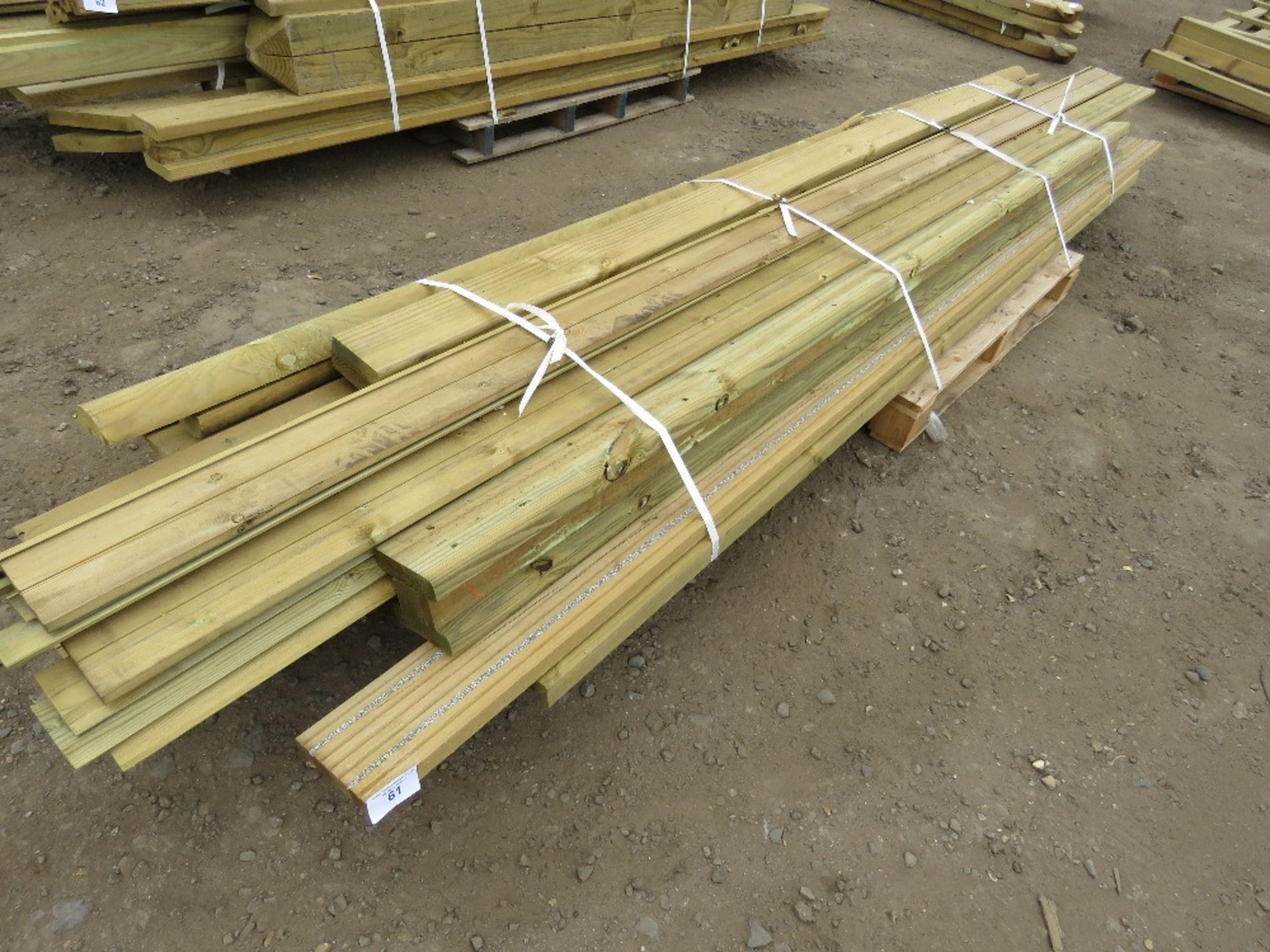 PALLET OF TIMBER POSTS AND USEFUL TIMBER 10-12FT LENGTH APPROX