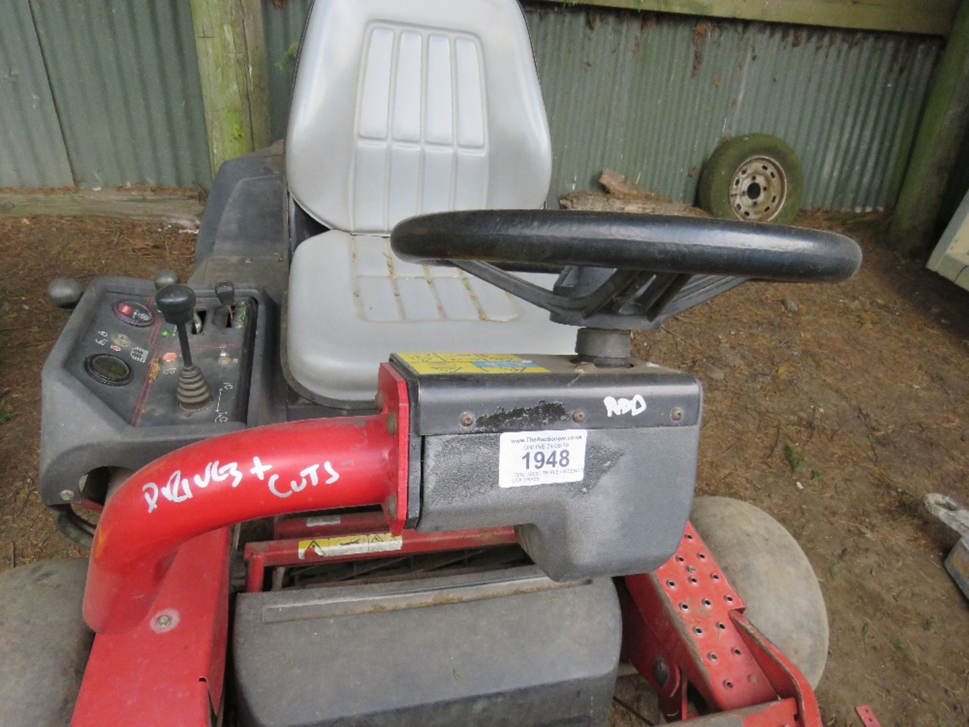 TORO 3200D TRIPLE GREENS MOWER C/W GRASS BOXES WHEN TESTED WAS SEEN TO RUN AND DRIVE - Image 2 of 3