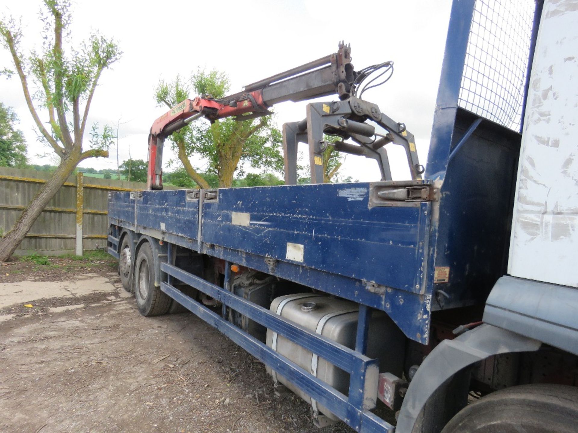 IVECO 6X2 DROP SIDE 26TONNE LORRY REG: AE54 AZP WITH REAR PALFINGER PK1200 CRANE AND BLOCK GRAB, - Image 6 of 14