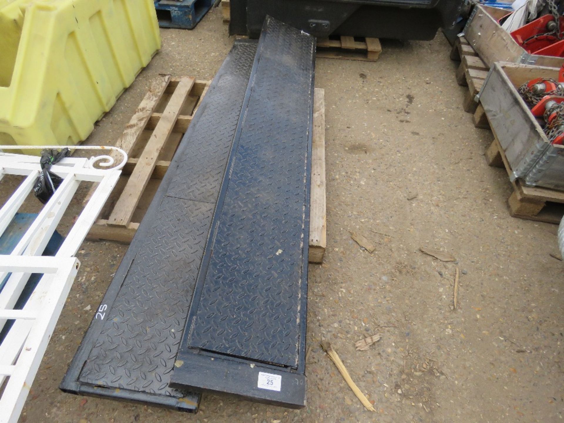 PAIR OF LOADING RAMPS