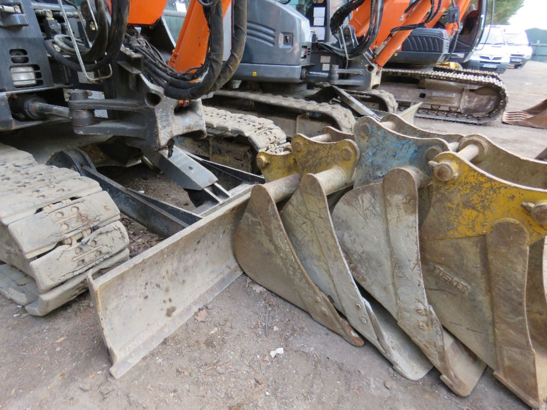 Hitachi ZX85-5 zero tail swing excavator c/w set of 5no. buckets, yr2014 5110 REC HRS SN: - Image 4 of 9