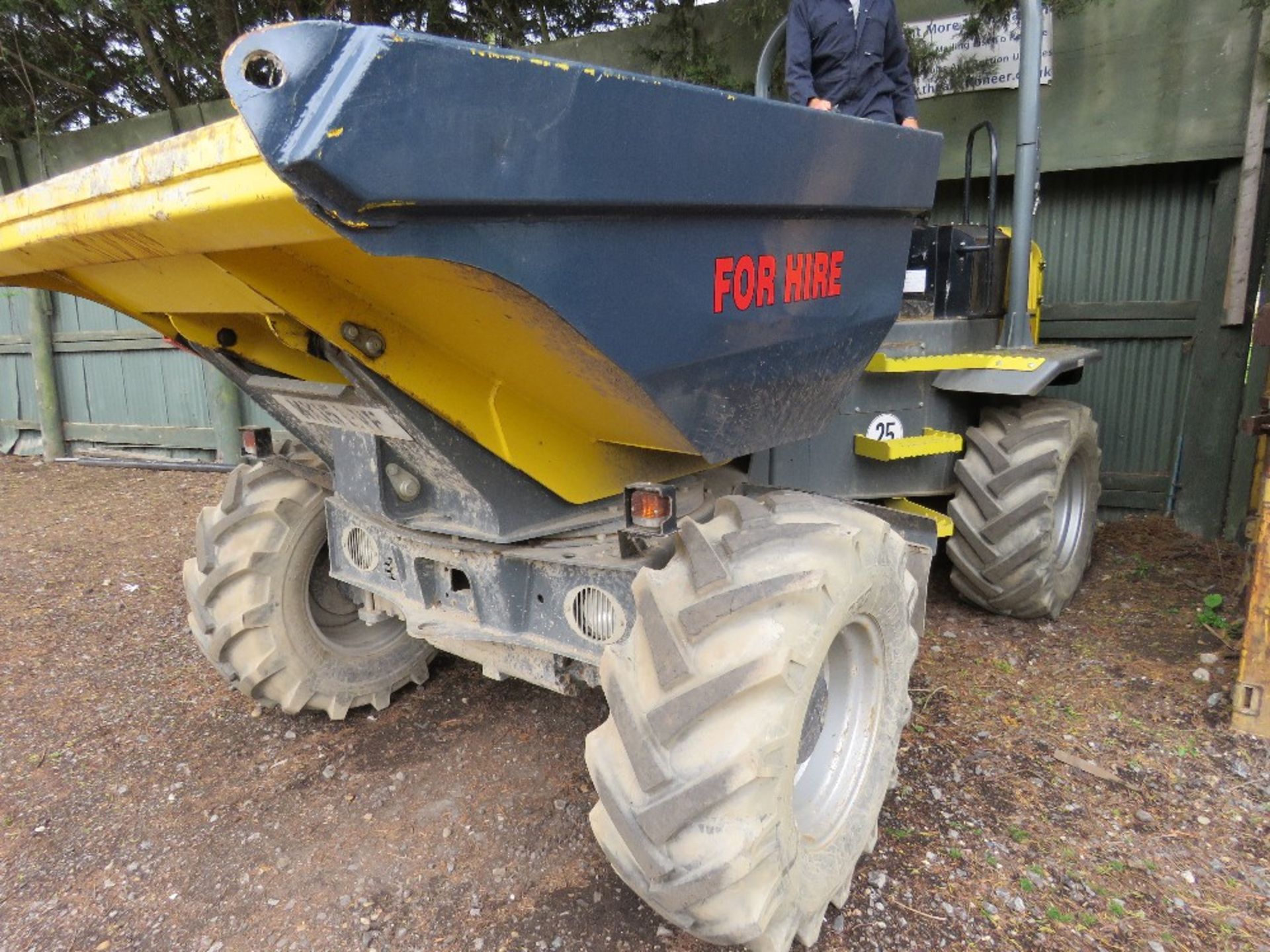 IFOR WILLIAMS TRIAXLE LIVESTOCK TRAILER C/W SHEEP DECKS - Image 3 of 9