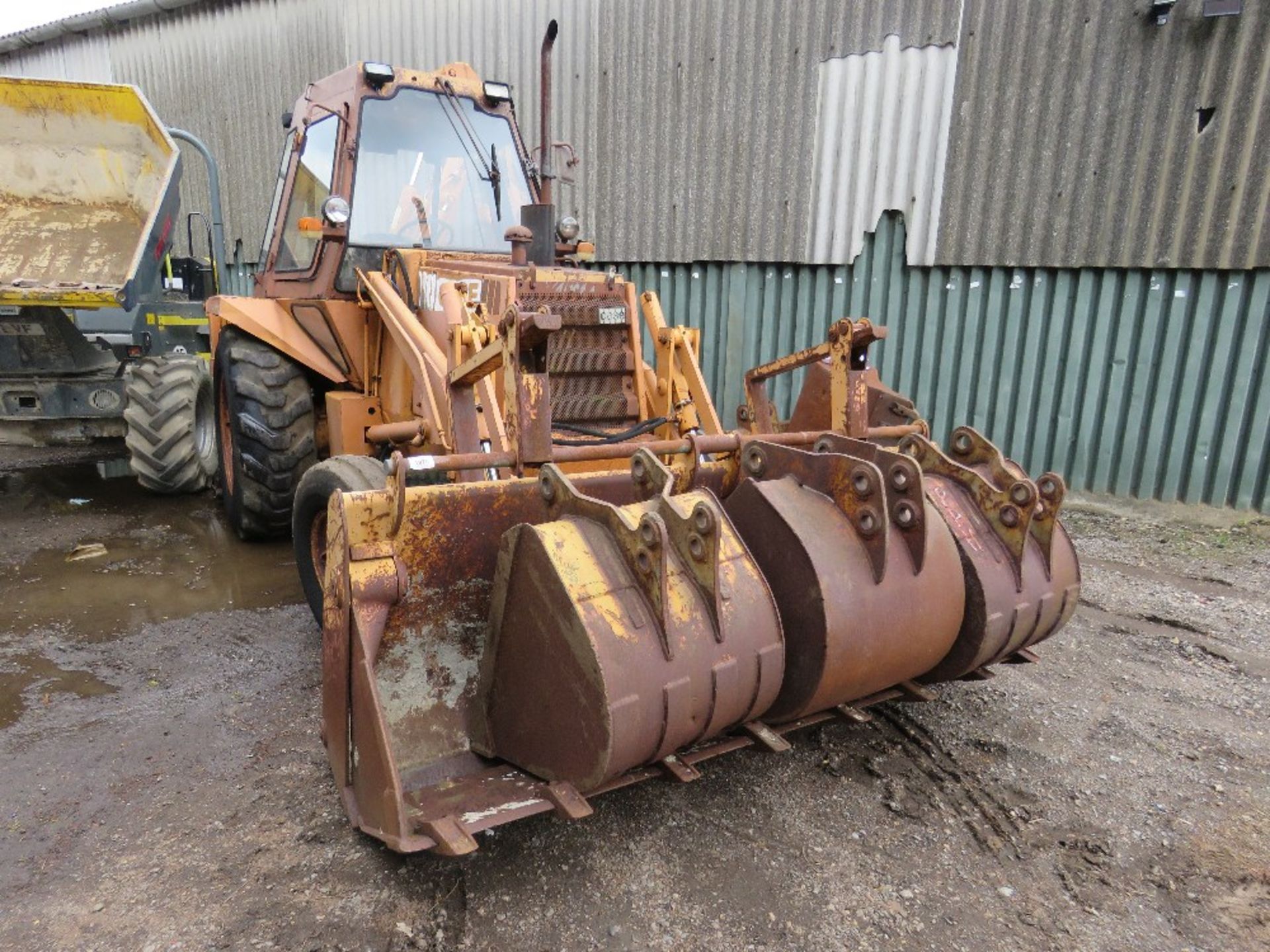 CASE CONSTRUCTION KING 580G BACKHOE LOADER, 6NO REAR BUCKETS, FRONT 4IN1 BUCKET, EXTENDING - Image 4 of 11