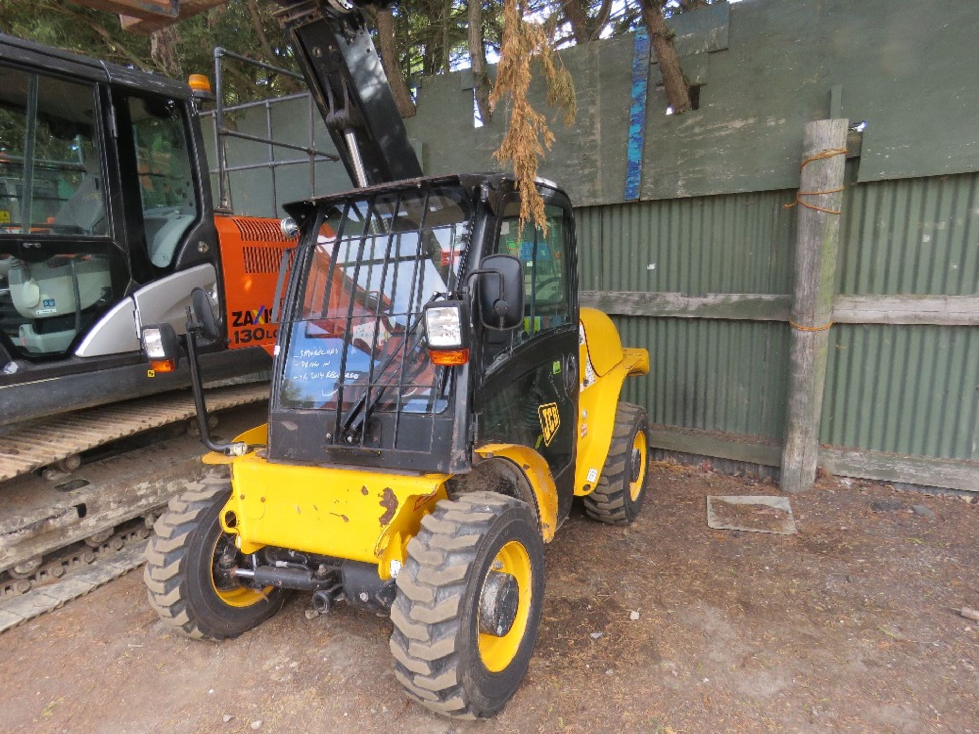 JCB 520-40 COMPACT SIZED TELEHANDLER, YEAR 2014 REGISTERED, REG:RO14 ZST 3890 REC HRS…....10% + - Image 2 of 6