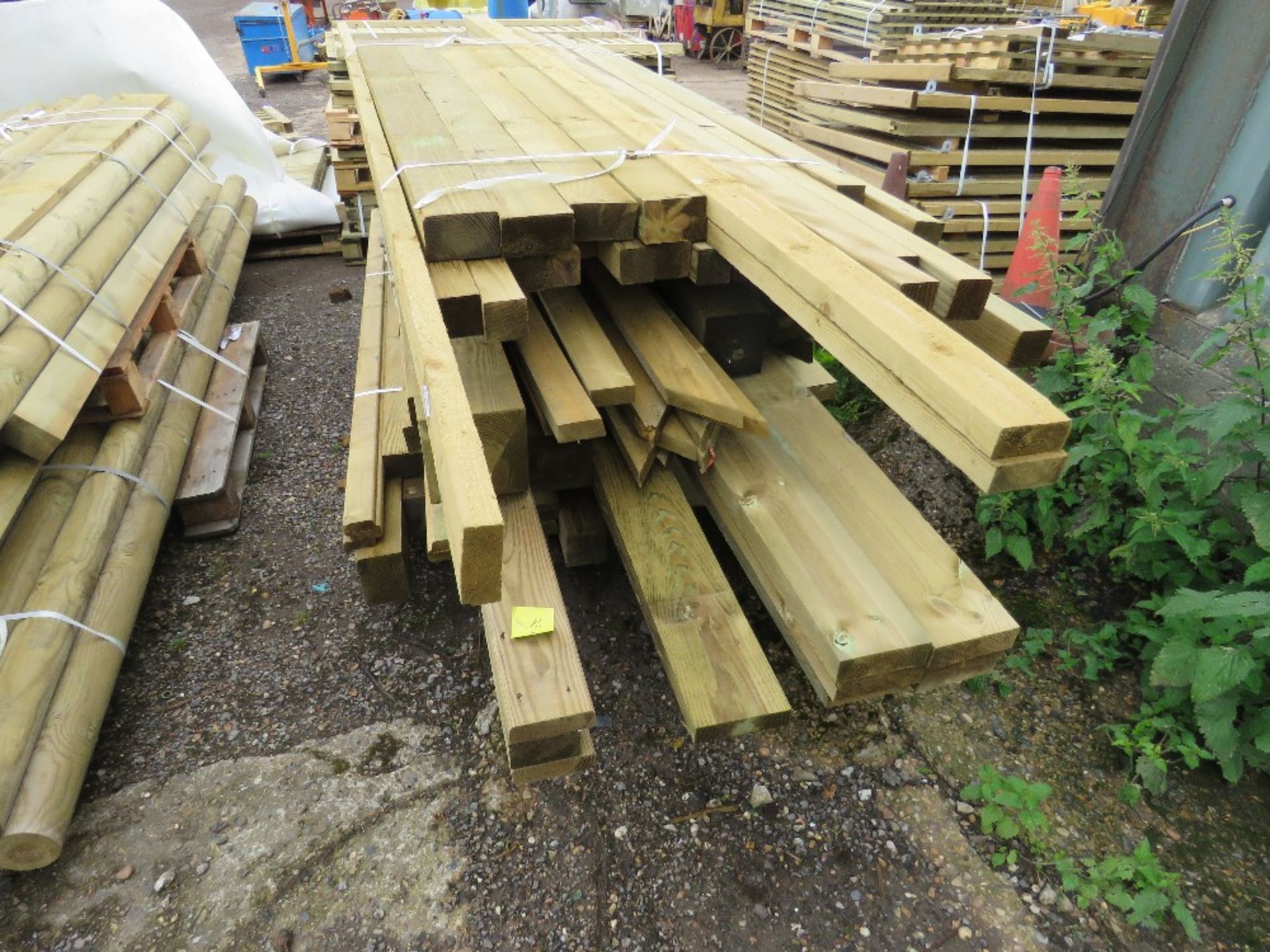 3 X PALLETS OF MIXED TIMBER POSTS AND TIMBERS, 2 - 3.6METRES APPROX - Image 3 of 5