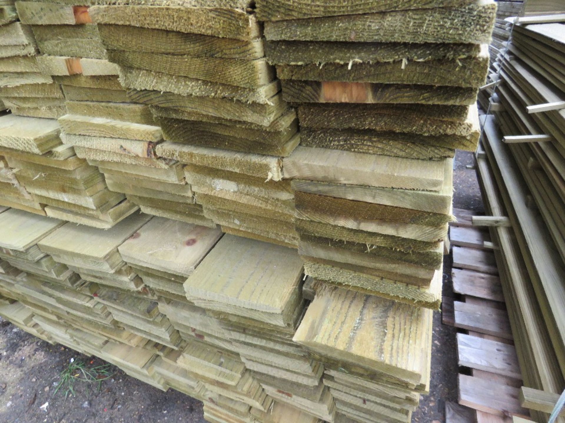 2 X PACKS OF FEATHER EDGE TIMBER 1.5METRES X 10CM - Image 4 of 5