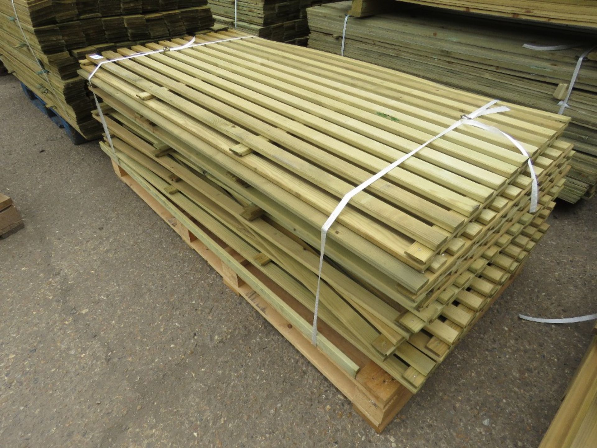 PALLET OF FENCE SLATTED PANELS, 1.8 X 0.9M APPROX - Image 2 of 6