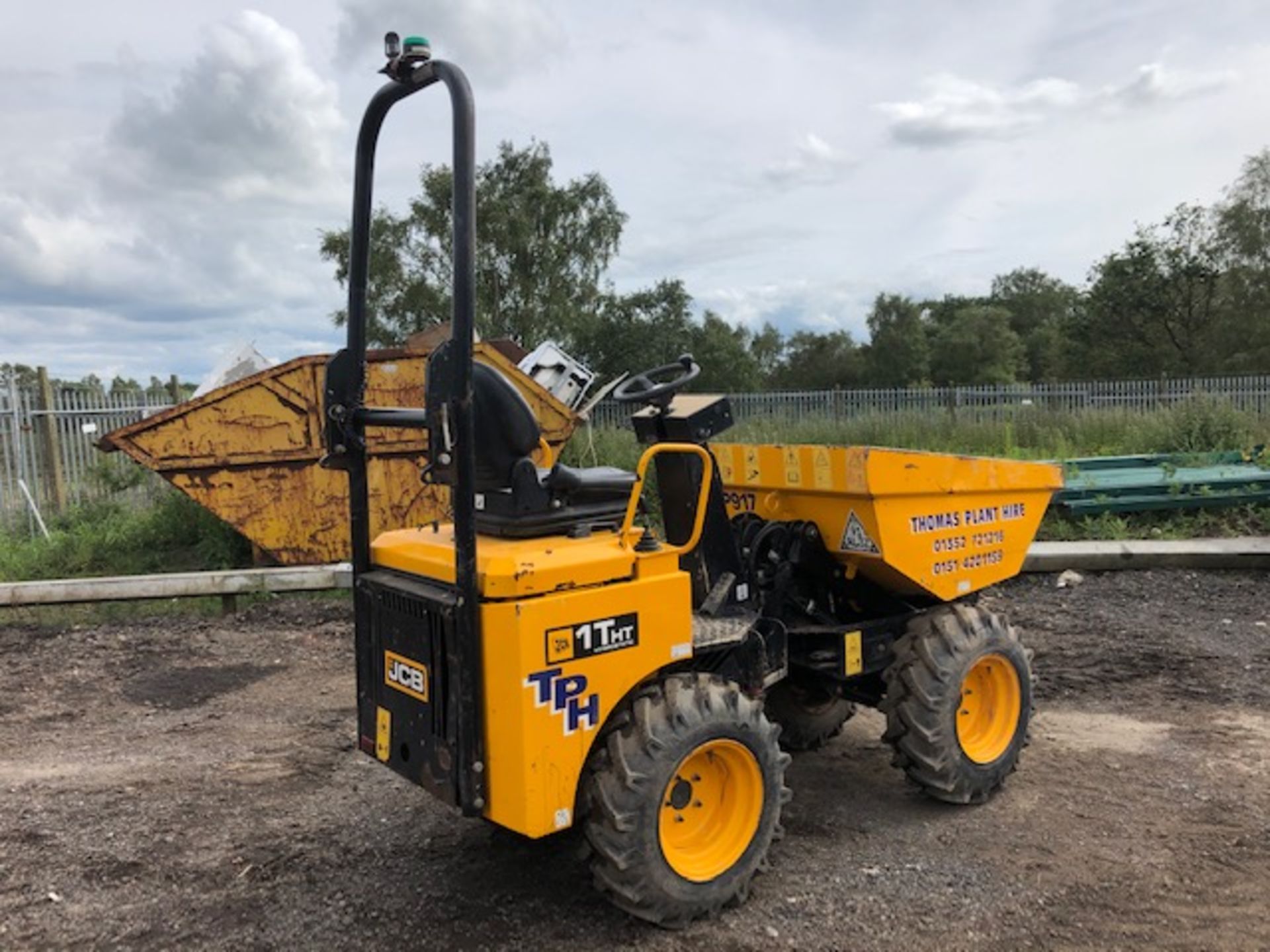 2015 JCB 1THT DUMPER SN: SLBDPPKJEFFRA2567, RECORDED HOURS: 689 WHEN TESTED WAS SEEN TO DRIVE, - Image 3 of 6