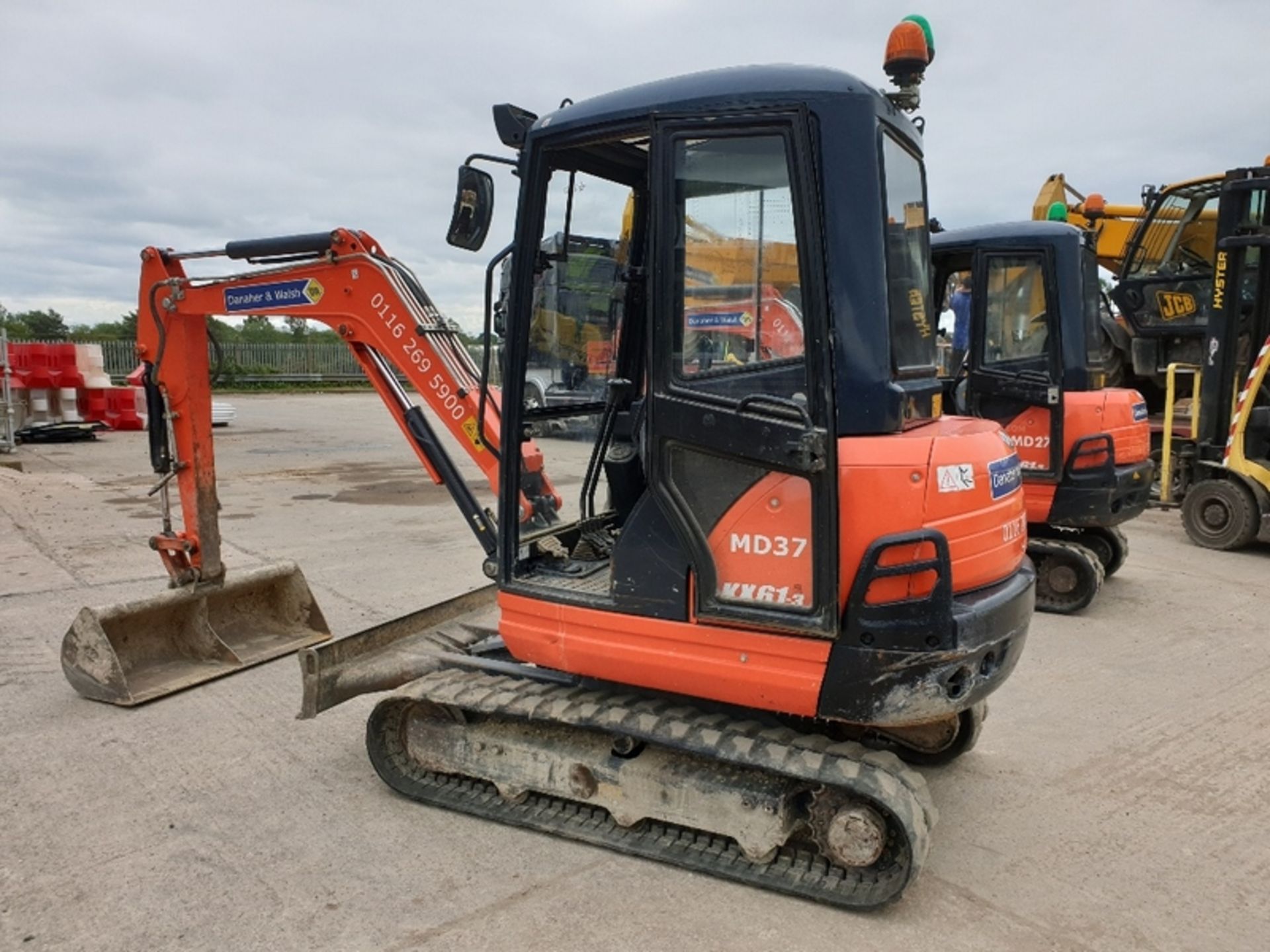 2015 KUBOTA KX61-3 MINI DIGGER, PIPED, BLADE, OFFSET BOOM, RUBBER TRACKS, RED KEY, 3 BUCKETS, SN: - Image 3 of 9
