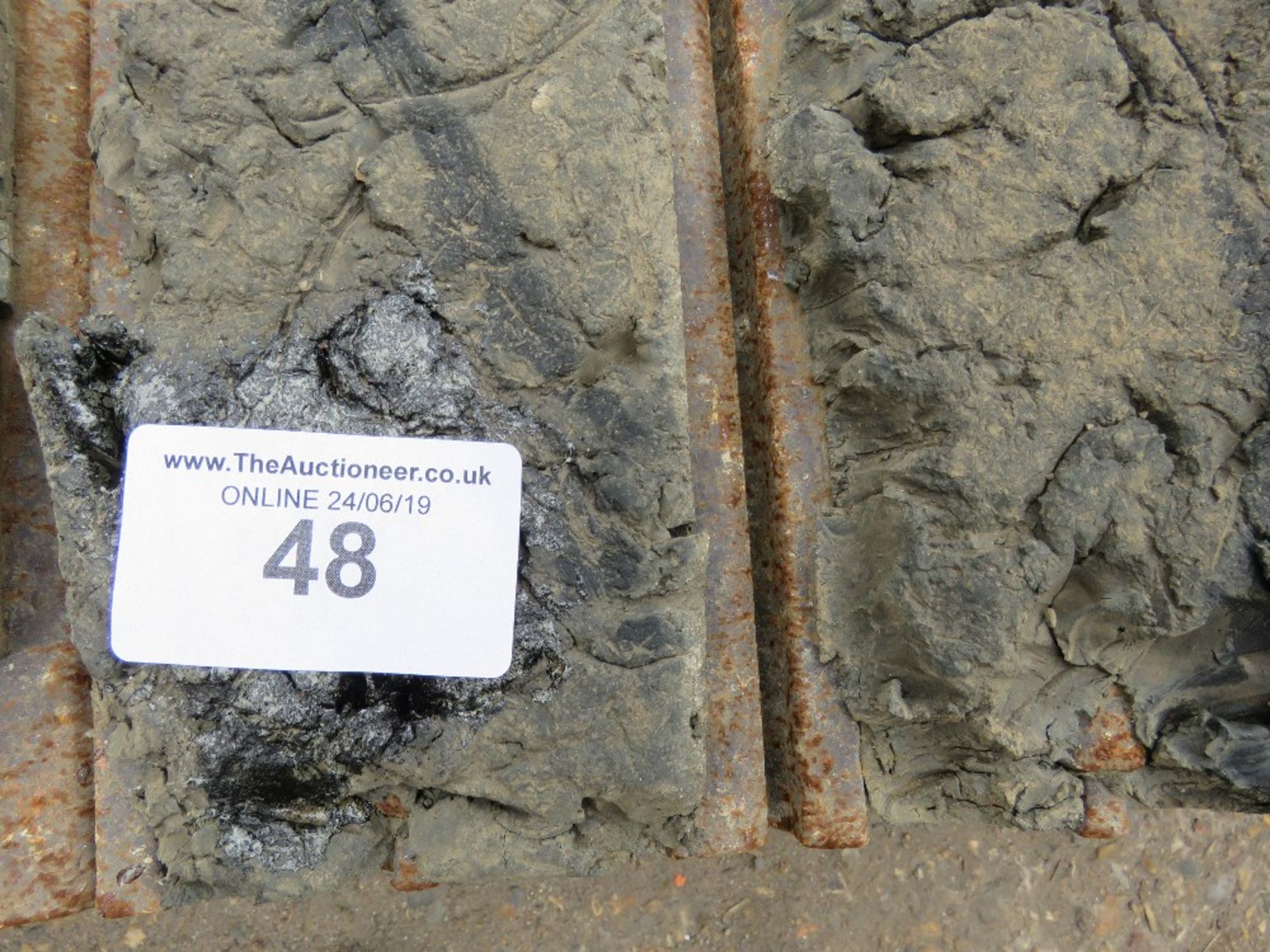 PAIR OF HITACHI 6 TONNE EXCAVATOR STEEL TRACKS C/W BLOCK PADS...REMOVED TO REPLACE WITH RUBBER - Image 3 of 3