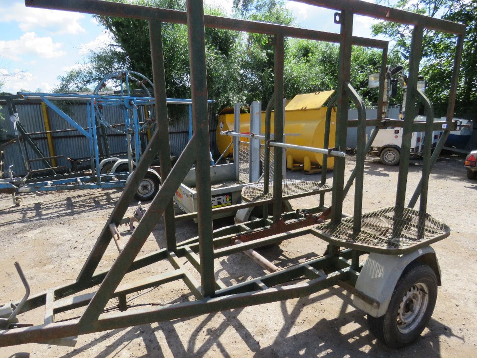 HITCH AND LIFT SINGLE AXLED COILED PIPE TRAILER
