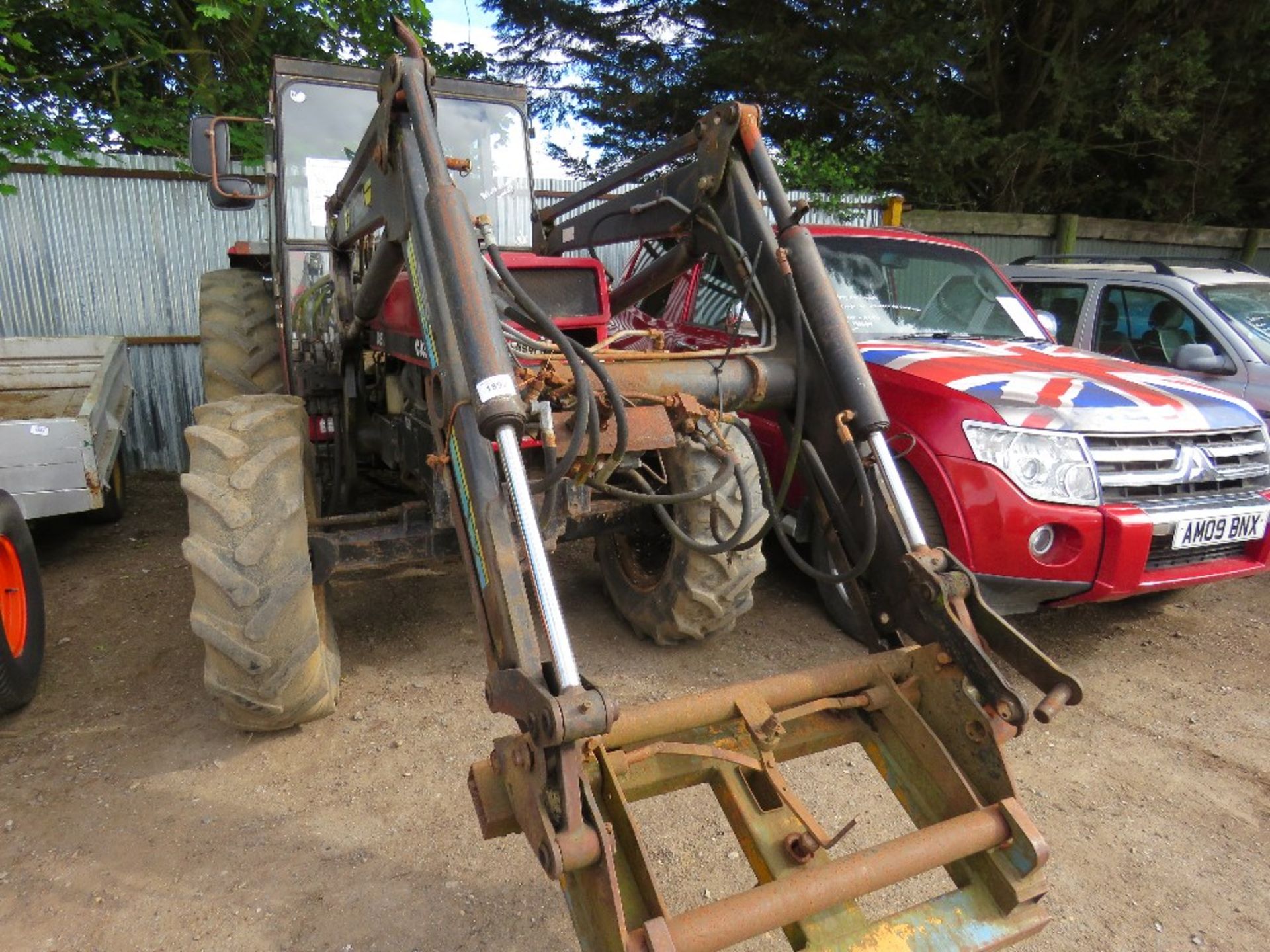 Case 885 4wd tractor c/w loader REG:F893 VRL LOG BOOK TO APPLY FOR WHEN TESTED WAS SEEN TO RUN,