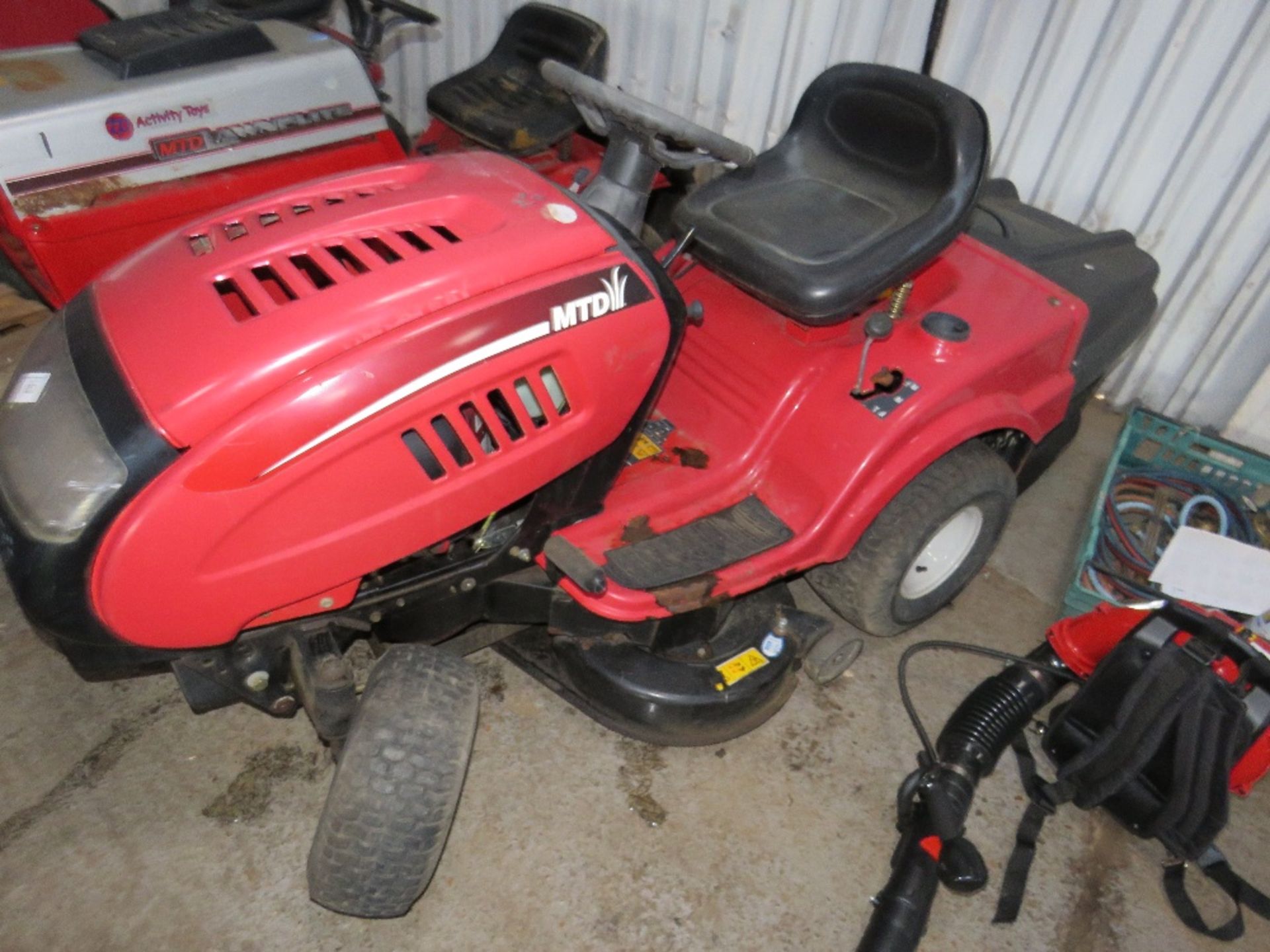 MTD RIDE ON MOWER C/W COLLECTOR