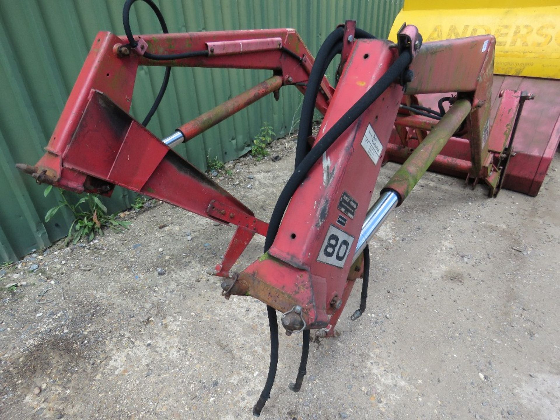 MASSEY FERGUSON 4 END LOADER WITH BUCKET - Image 2 of 5