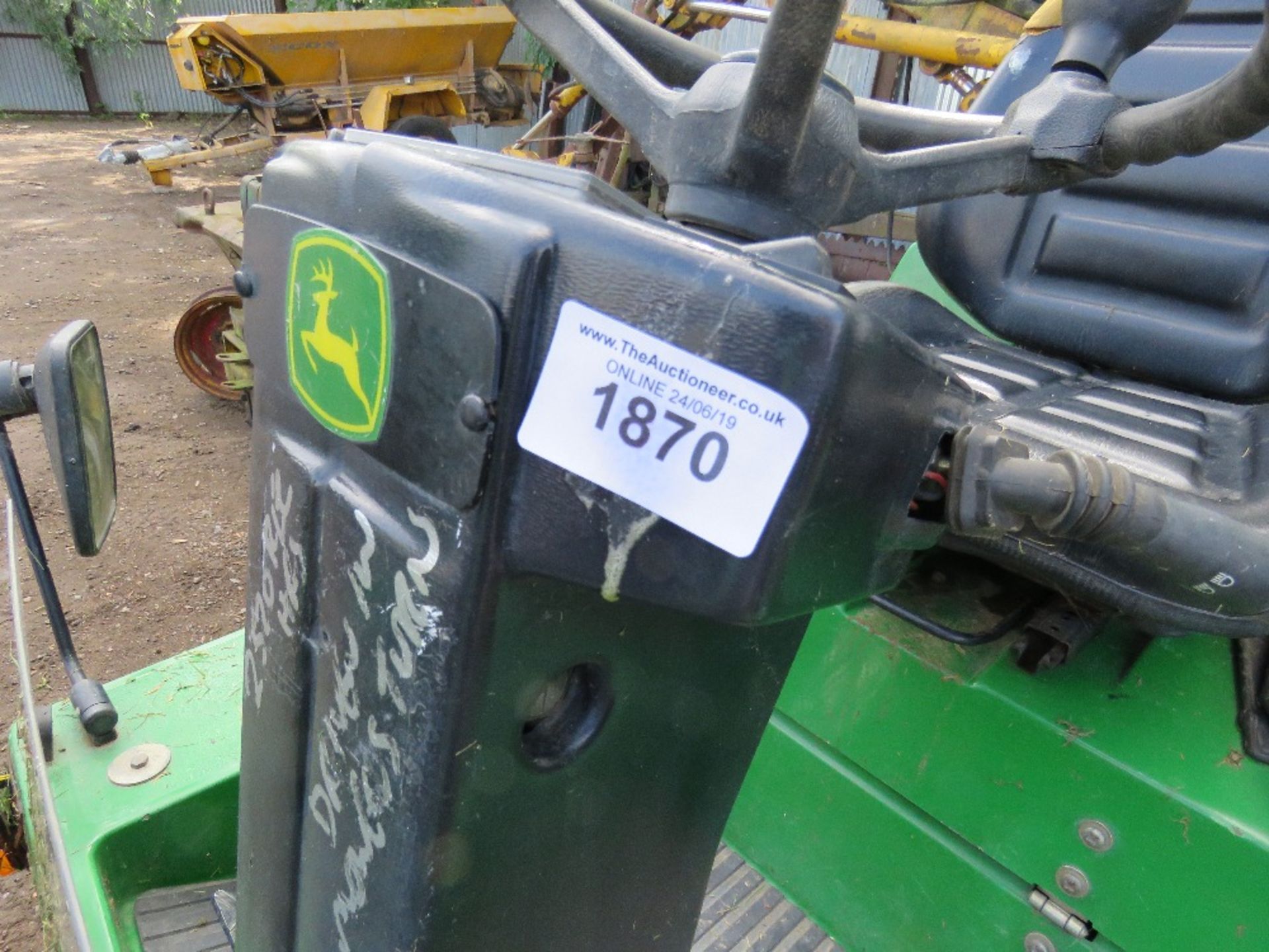 JOHN DEERE 900 ROBERINE TRIPLE MOWER, YEAR 2007 REG: NK07 FLL...LOG BOOK TO APPLY FOR WHEN TESTED - Image 5 of 5