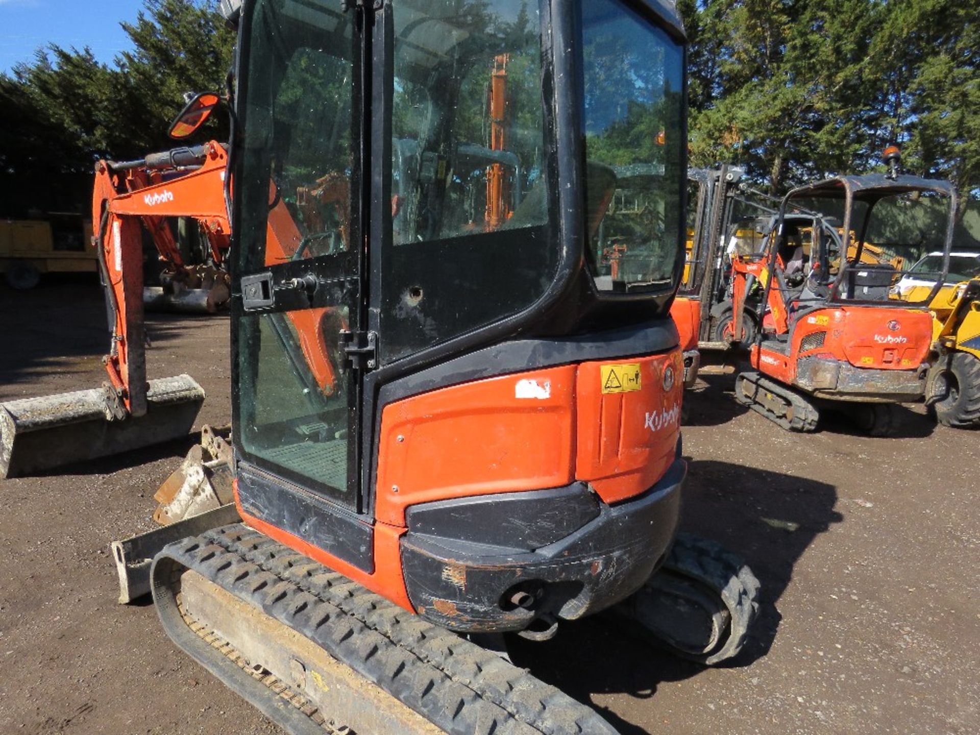 KUBOTA U27 ZERO TAIL SWING 2.7 TONNE TRACKED EXCAVATOR, YEAR 2014 BUILD. SUPPLIED WITH 3 X BUCKETS - Image 13 of 18