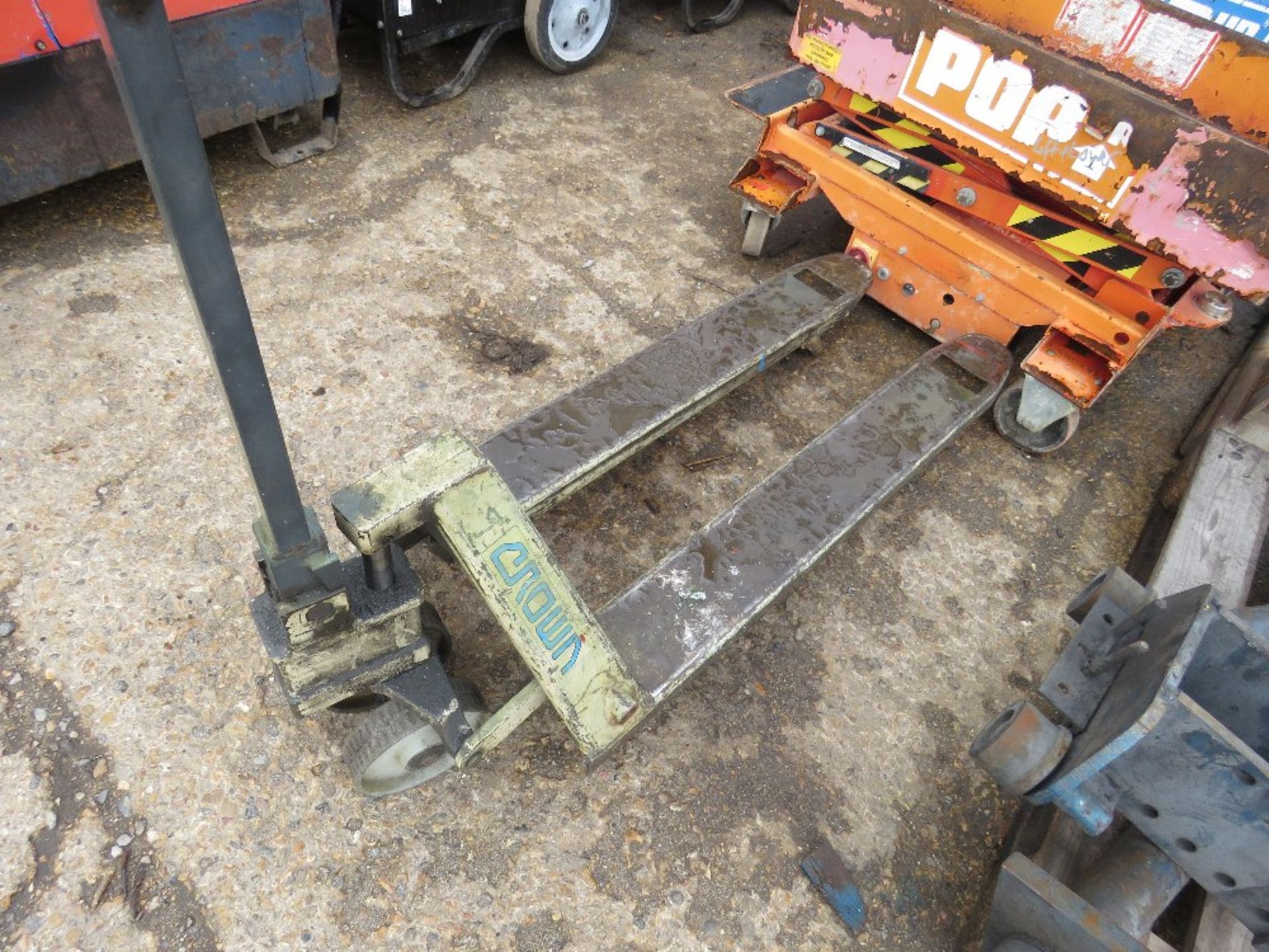 CROWN PALLET TRUCK - Image 2 of 3