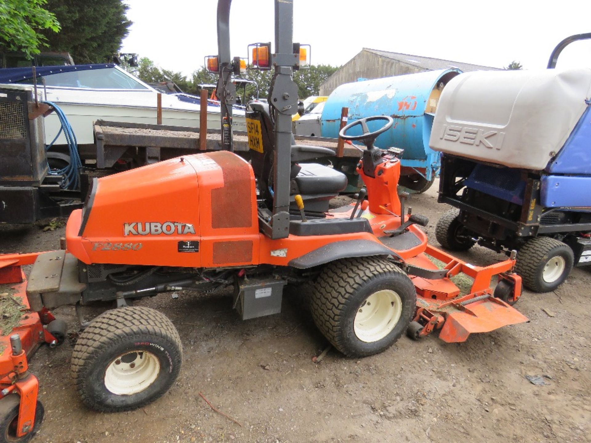 KUBOTA F2880 RIDE ON MOWER WITH OUT FRONT ROTARY DECK, YEAR 2014, 2670REC HRS REG:SF14 HXM WHEN - Image 2 of 8