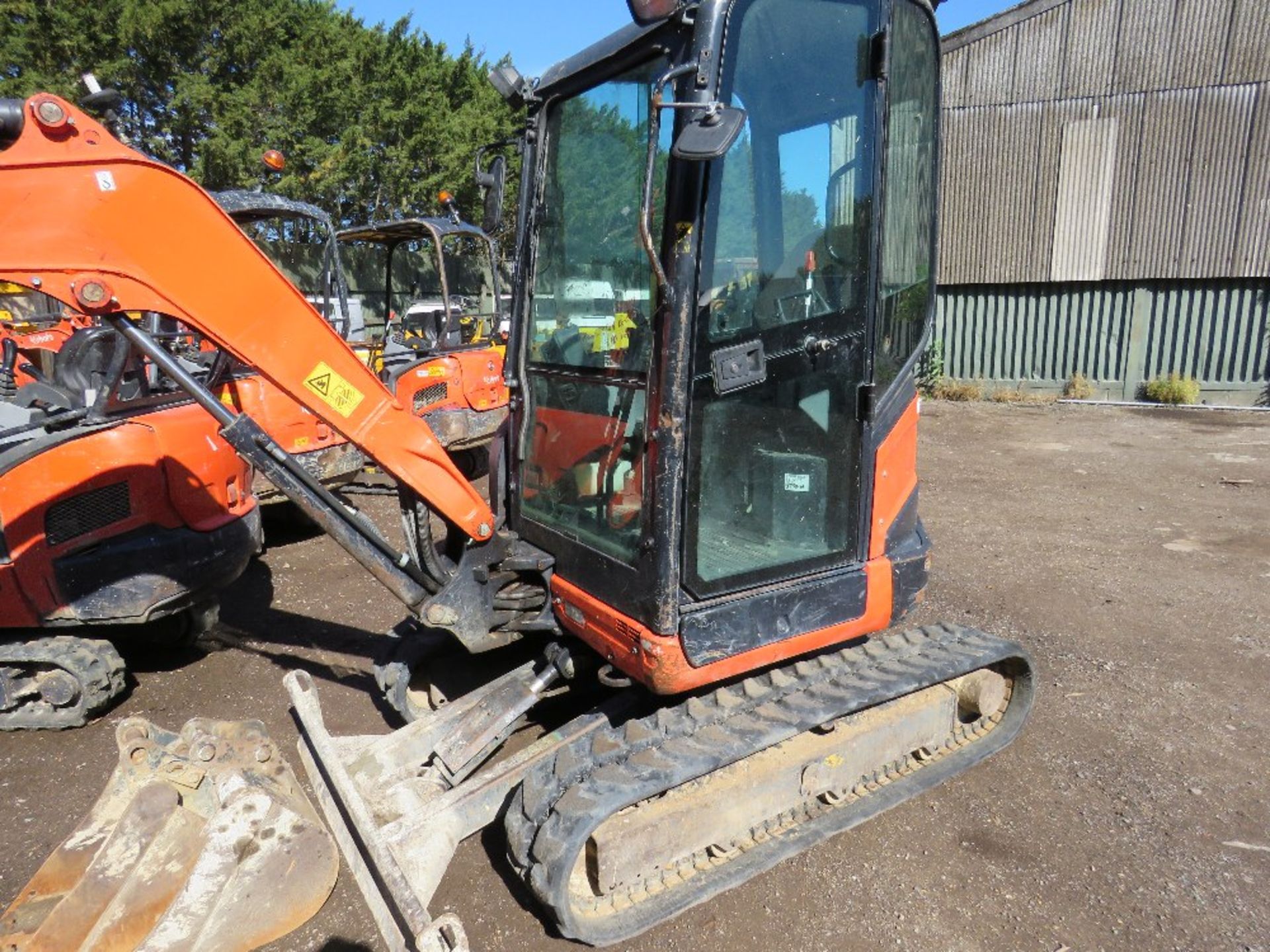 KUBOTA U27 ZERO TAIL SWING 2.7 TONNE TRACKED EXCAVATOR, YEAR 2014 BUILD. SUPPLIED WITH 3 X BUCKETS - Image 10 of 18