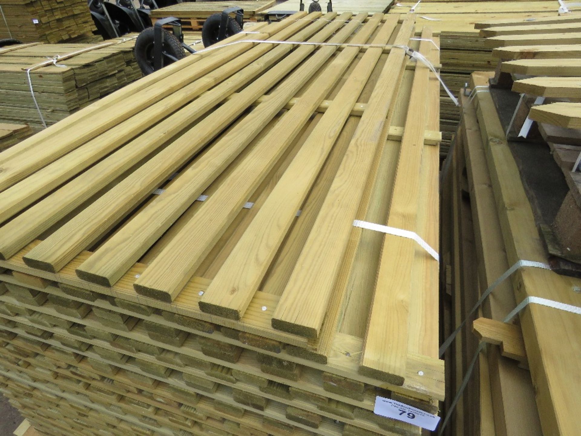2 X PALLETS OF HIT AND MISS LIGHT WEIGHT FENCE PANLES 6FT HEIGHT, VARIOUS WIDTHS - Image 3 of 5
