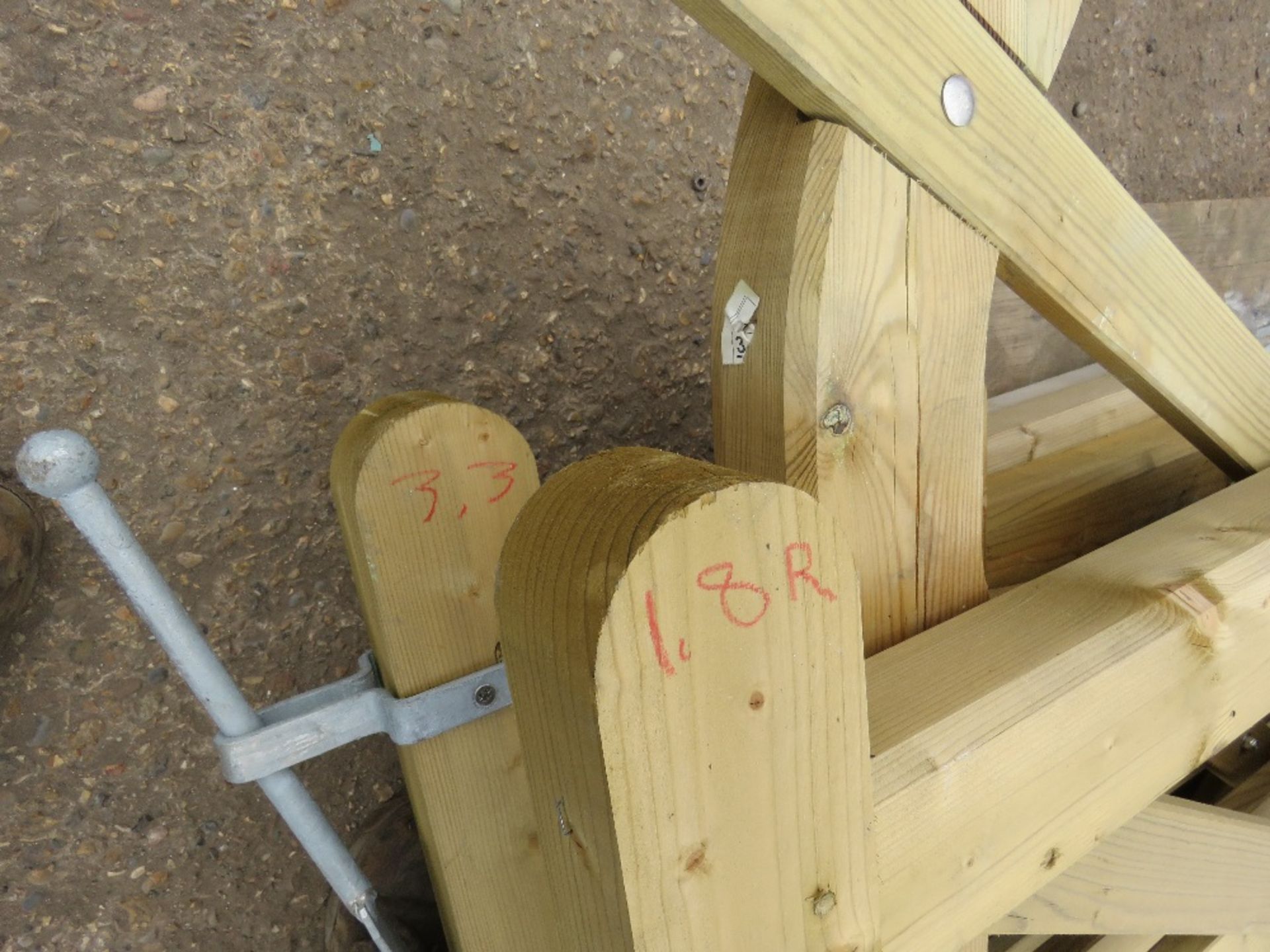 6 X ASSORTED SIZED WOODEN FIELD/DRIVEWAY GATES, AS SHOWN IN IMAGES - Image 5 of 6