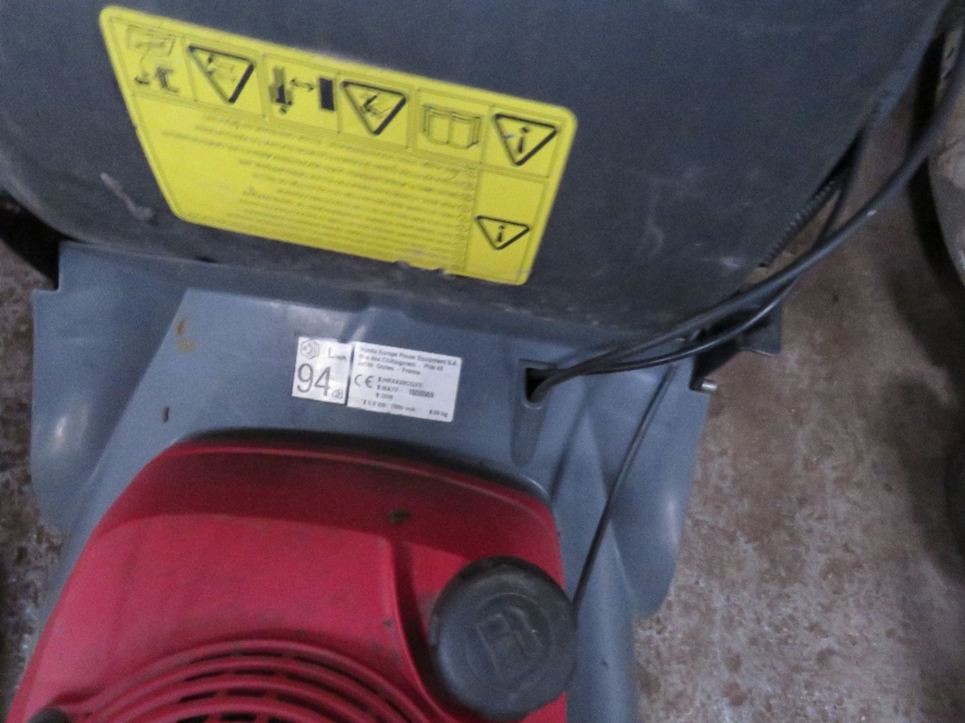 HONDA HRX426 MOWER C/W BAG - Image 2 of 5