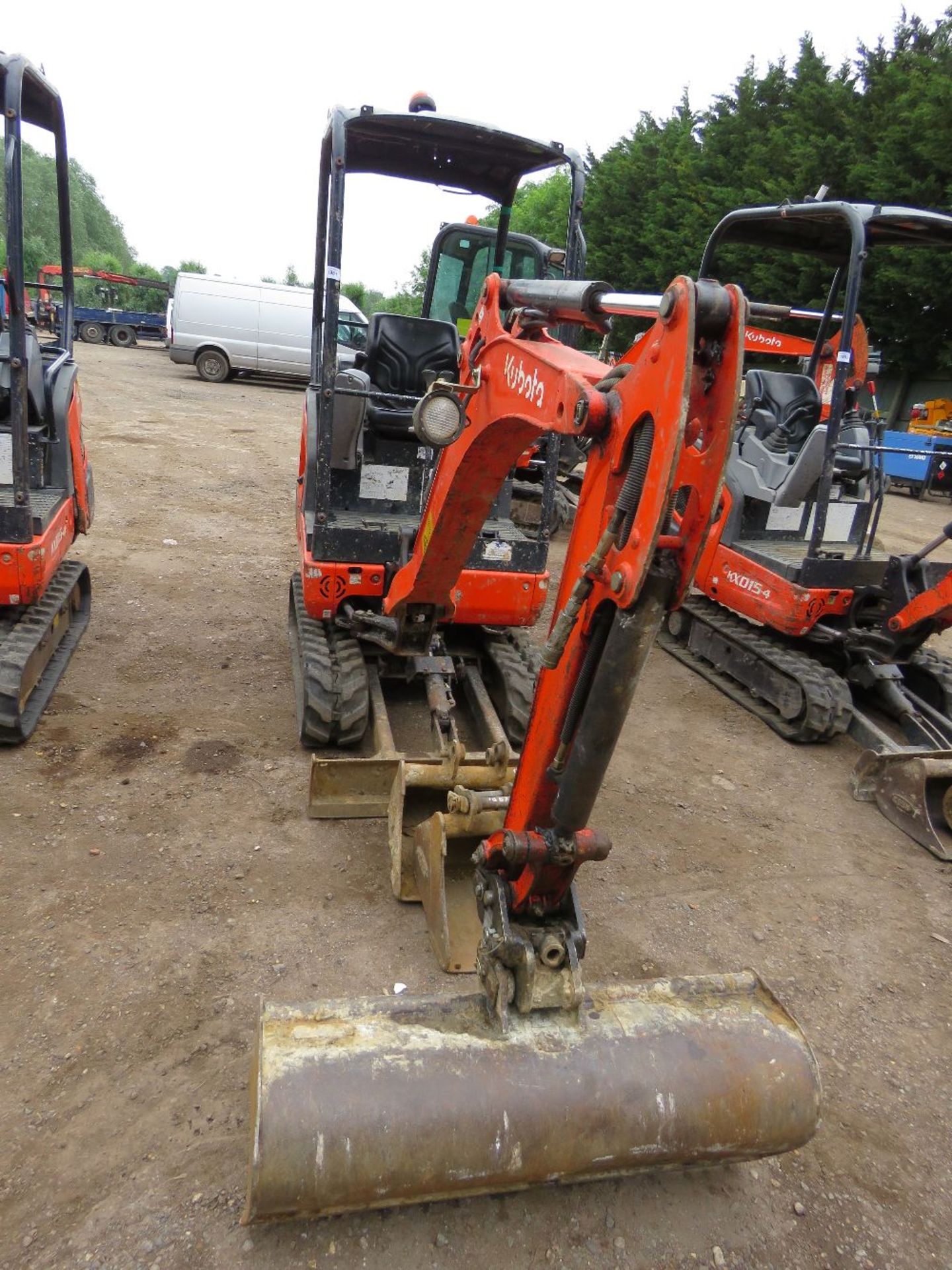 KUBOTA KX015-4 1.5TONNE MINI DIGGER, YEAR 2015 BUILD. SUPPLIED WITH 3 X BUCKETS AS SHOWN, QUICK