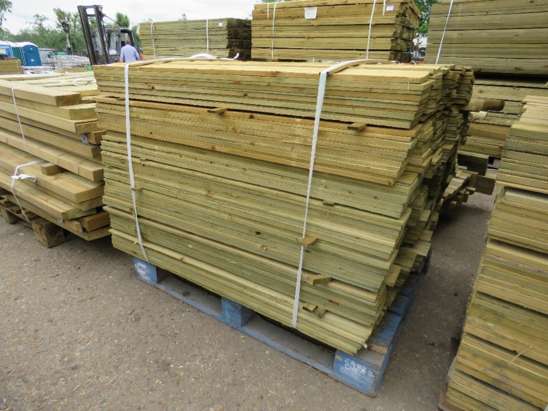 PALLET OF 1.2M LENGTH FEATHER EDGE TIMBER