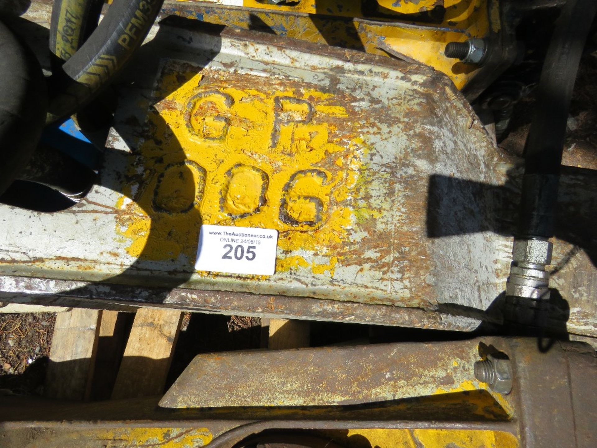 ATLAS COPCO BREAKER TO SUIT AN 8 TONNE EXCAVATOR, ON 50MM PINS - Image 4 of 4