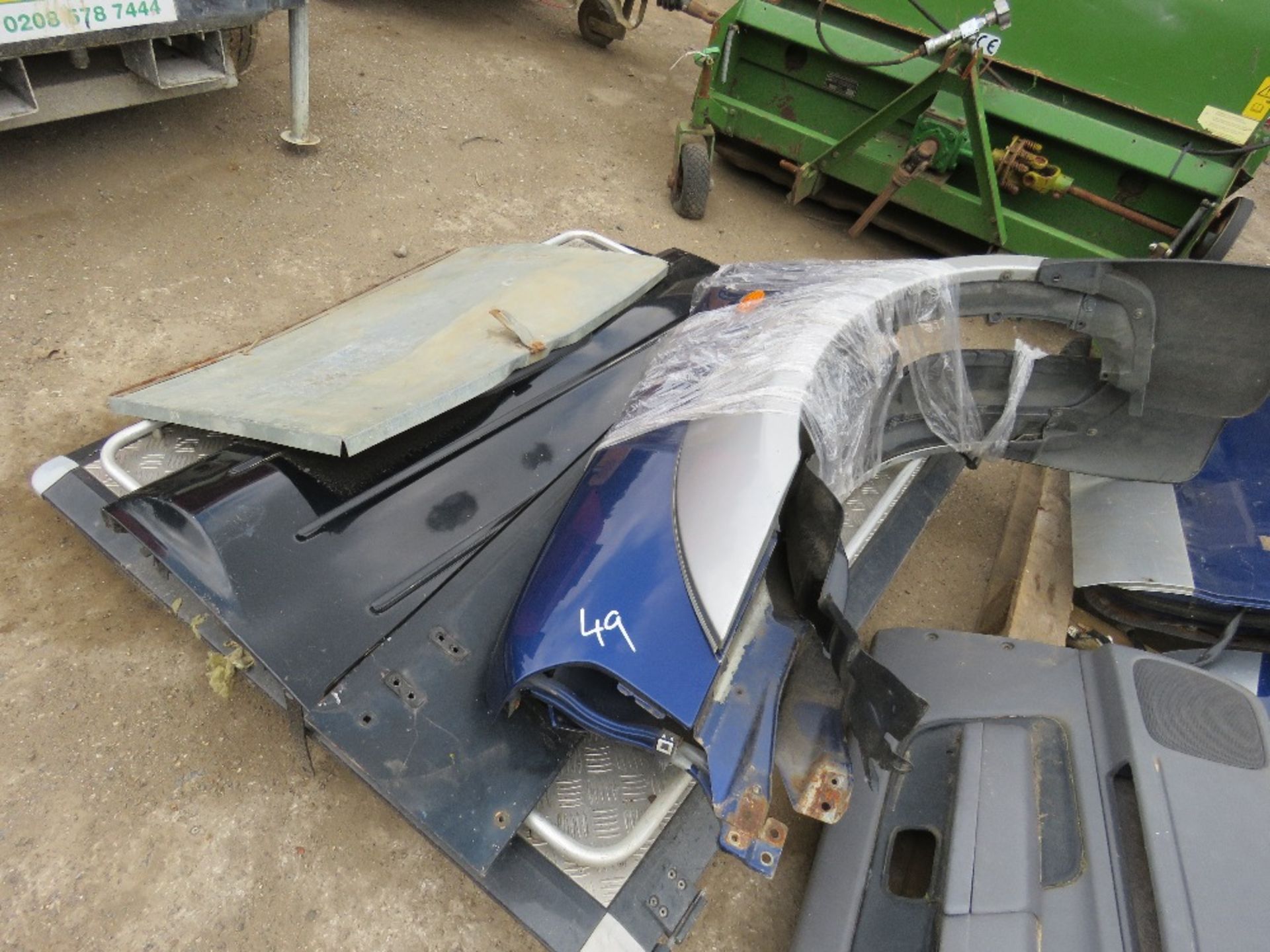 LARGE QUANTITY OF NISSAN NAVARA PANELS AND ENGINE PARTS FROM 2002 TRUCK. - Image 5 of 5