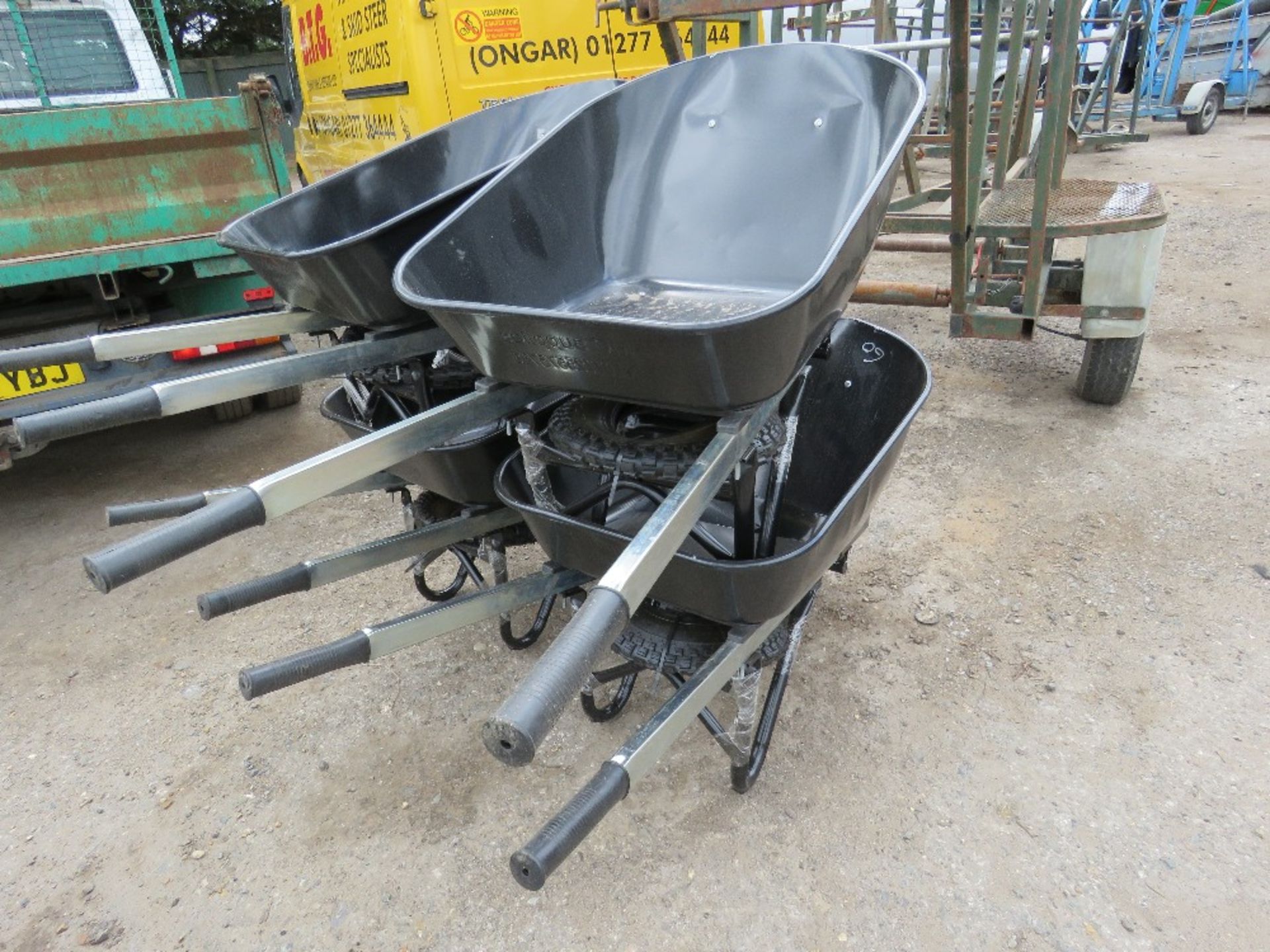 4 X HEAVY DUTY WHEEL BARROWS - Image 3 of 3