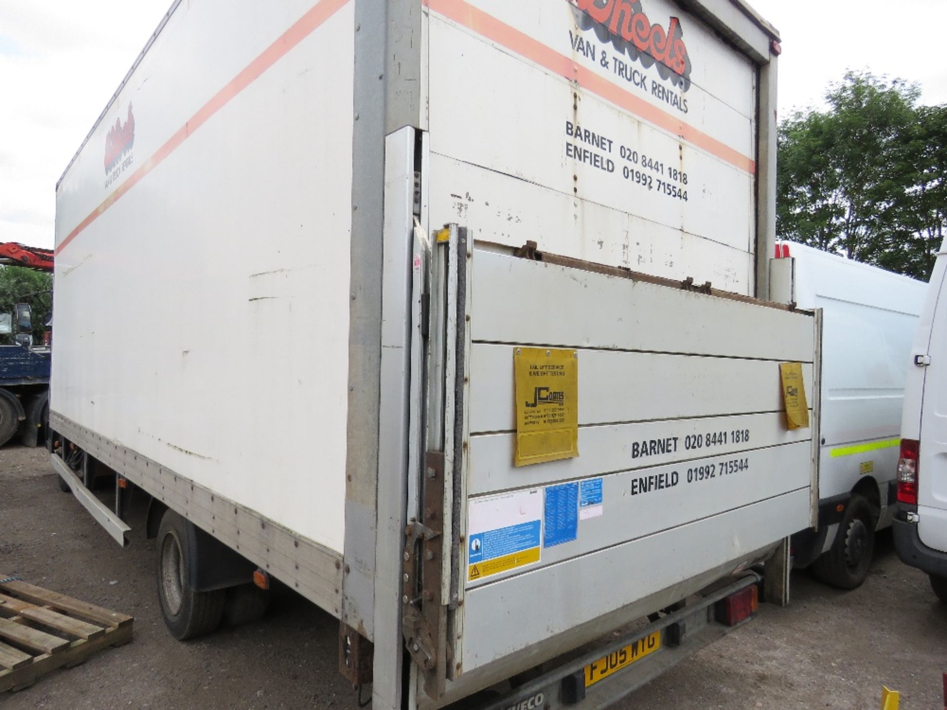 Iveco 75E17 Euro Cargo 7.5tonne box lorry with tail lift, reg. FJ05 WYG 308,575 REC KMS, WITH V5 - Image 4 of 5