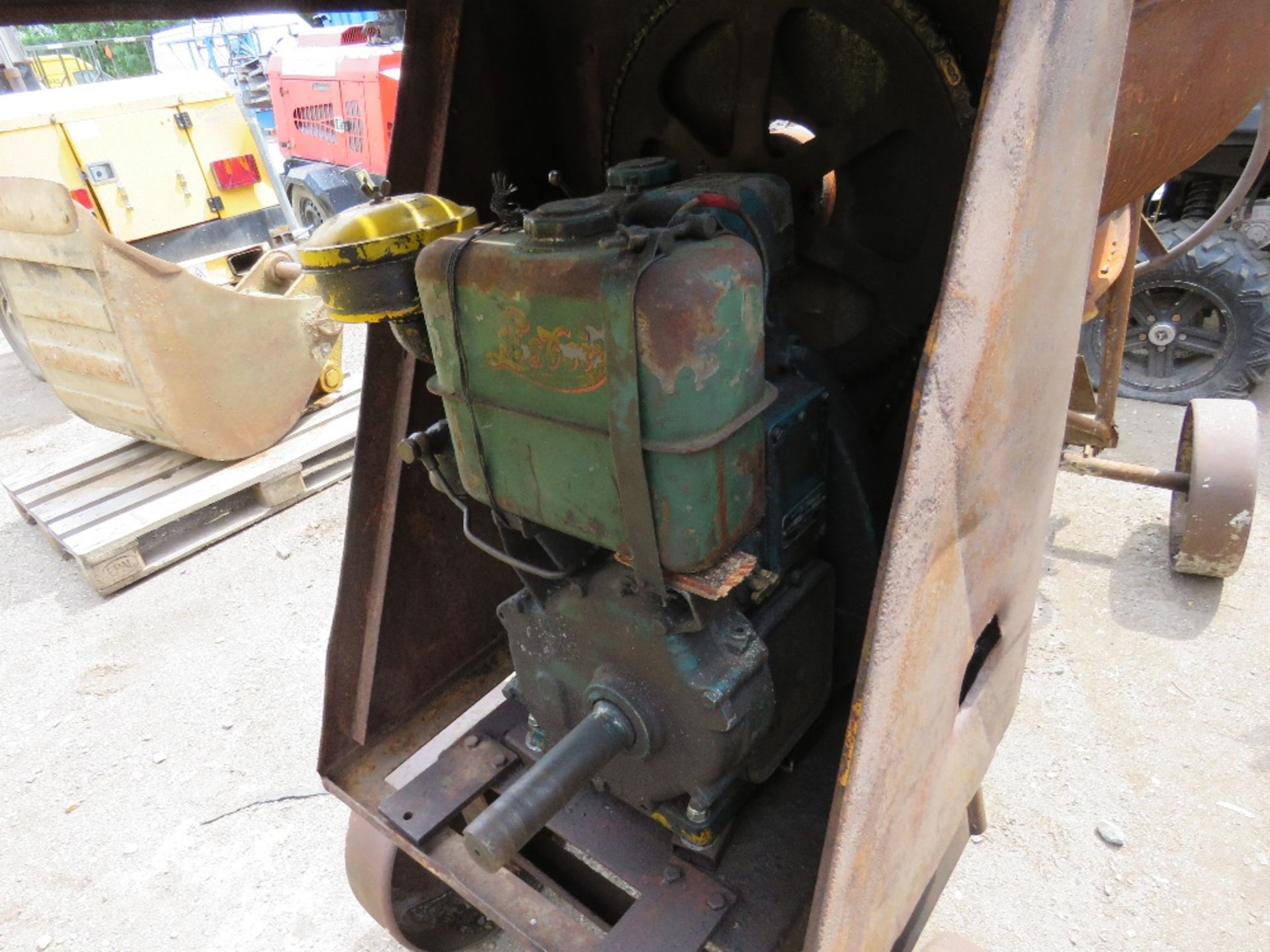 DIESEL ENGINED SITE MIXER HANDLE START, WHEN TESTED WAS SEEN TO RUN AND DRUM TURNED, NO HANDLE - Image 2 of 3