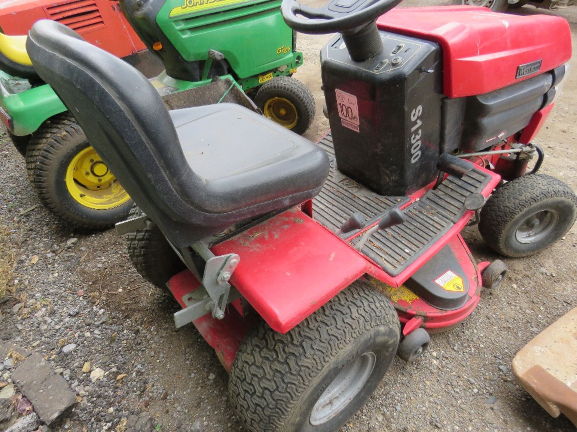 WESTWOOD S1300 RIDE ON MOWER when tested was seen to start, run and drive - Image 4 of 4