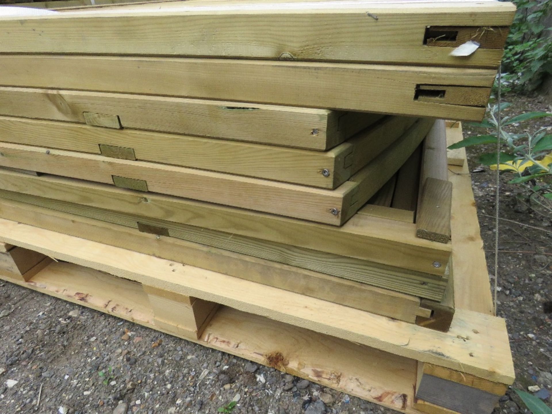 8X ASSORTED FENCE PANNELS - Image 2 of 3